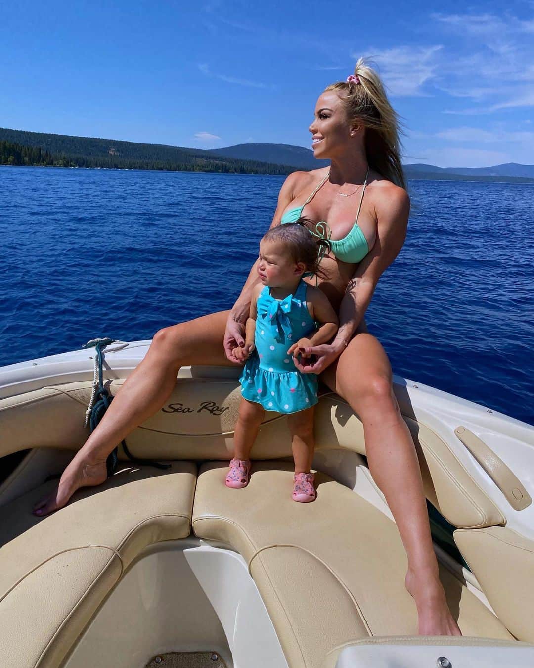 Lauren Drain Kaganさんのインスタグラム写真 - (Lauren Drain KaganInstagram)「Which pic is your fave? 1, 2, 3 or 4? Lake Tahoe with the fam for the weekend. @graceeliza @ariaskyekagan」6月19日 2時17分 - laurendrainfit