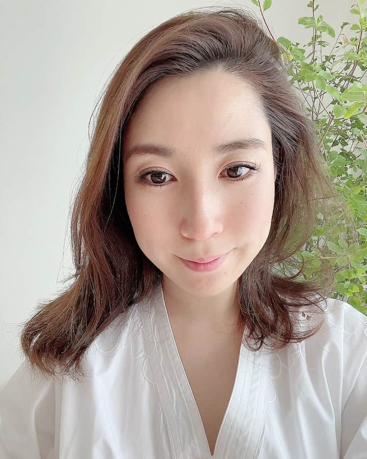 髙田麻紀子のインスタグラム：「❤︎ . 蜂を見つけると買いたくなる🐝💛 ワンピースは数年前のDrawer🤍 . #🐝 #instagram #instapic #fashion #ootd #outfit #cordinate #fashion」