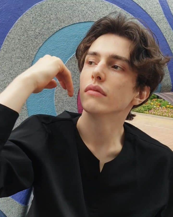 エリック・ワーナーのインスタグラム：「👦」