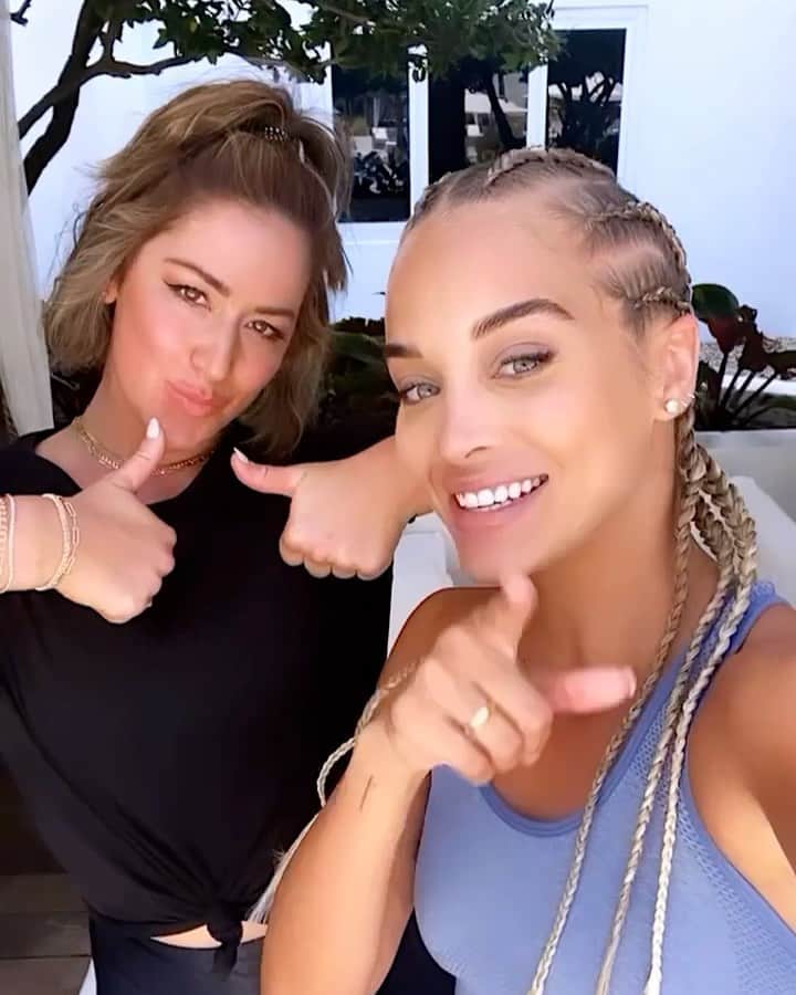 ジャスミン・サンダースのインスタグラム：「So excited for my @toneitup program to drop in 3 days! If you haven’t already click the link in my bio to sign up NOW! I’m so happy I had @karenadawn by my side to help me perfect my program for you all! Be ready to tone, sculpt, and meditate! I can’t wait to go on this journey with you all! Comment using the ❤️✨💪🏽 if you’ve already signed up! You’re already one step closer to becoming the best version of yourself! #TheBestbyJasmineSanders」