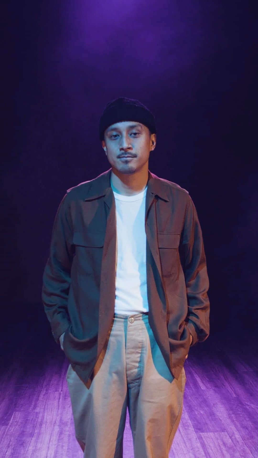 ショーン・エバリストのインスタグラム：「As promised, my solo for this piece. Originally shot as B roll but sharing the whole thing just because. Subtle differences within the Duo version and Lily’s take on it. Small tweaks and changes that I enjoy making and seeing between all 3. s/o to anyone that actually watched all 3 and read this 😅🙏🏽🙇🏻‍♂️Appreciate you for real!!  ****This is what I’ll be doing for tonight’s class at @elementsdancespace at 8pm in person…finally!😭 Lesss go🙌🏽  Music by @mmacayres  Video by @vibrvncy」