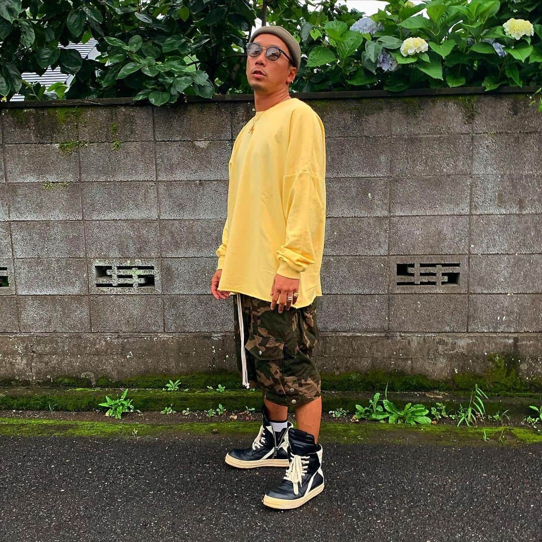のインスタグラム：「黄色って緑系にめっちゃ合うんだよ、だからカーキや迷彩との相性もぴったり✌️ @indepict_official  @indepict___  #イルマニア#mcma#indepict#rickowens」