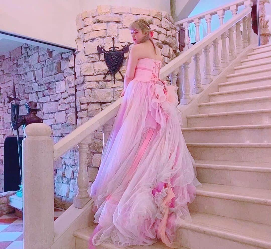 森崎アリスのインスタグラム：「ピンク星からやってきた あなただけのお姫様 もりありです  #ピンク星人 #プリンセス #ドレス #ピンク星からやってきたあなただけのお姫様  #moriari #moriaridiet」