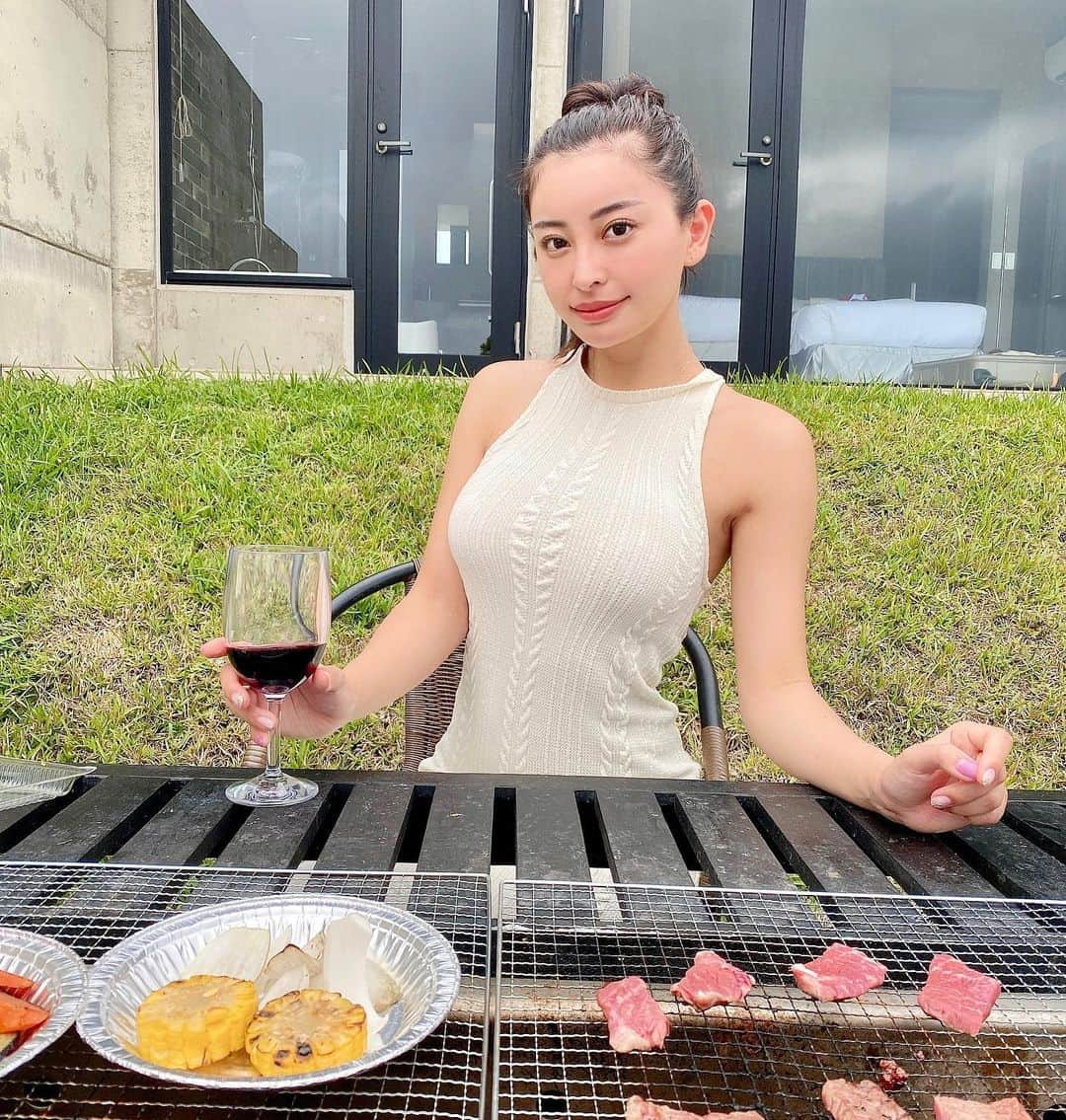 MIKAKOさんのインスタグラム写真 - (MIKAKOInstagram)「ＢＢＱ🍖🍷  #okinawa#miyakojima#asiangirl#tokyo#japanese#ootd#fashion#daily#photo#写真#ファッション#バーベキュー#얼스타그램#셀스타그램#패션#패션스타그램#오오티디#호텔#핫플#여행일기#我的最愛#紀錄#照片#景點#酒店#写真偶像」6月19日 11時44分 - mikako0766