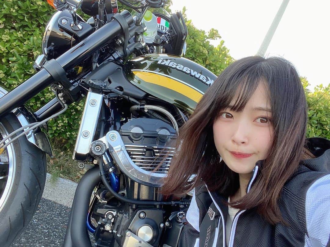 AMIのインスタグラム：「・ ・ 久々投稿…🥺 雨が止んだ瞬間走った✌️ 梅雨明けは遠出したいな〜 ・ ・ ・ ・ #バイク #バイク女子 #bike #バイクのある生活  #バイクのある風景  #バイクが好きだ  #バイク好きな人と繋がりたい  #バイクウェア #kawasaki  #z900rs #zx14r #hyod」