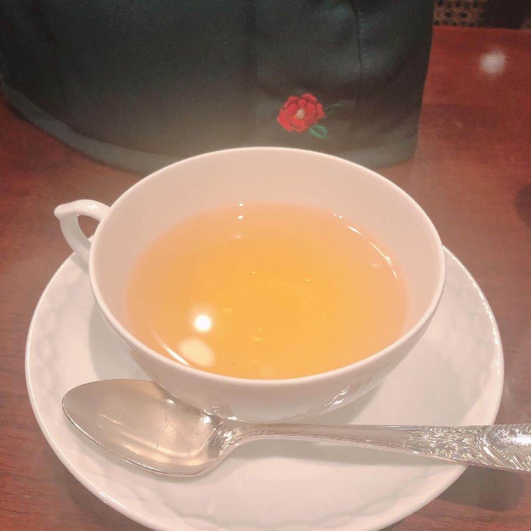 脇坂英理子のインスタグラム：「今年初めての #ダージリンファーストフラッシュ ☺️紅茶全部好きだけど特に好き💜 #紅茶 #紅茶のある暮らし #旬活 #ほっこり #リフレッシュ #ティータイム #darjeelingfirstflush #cafe」