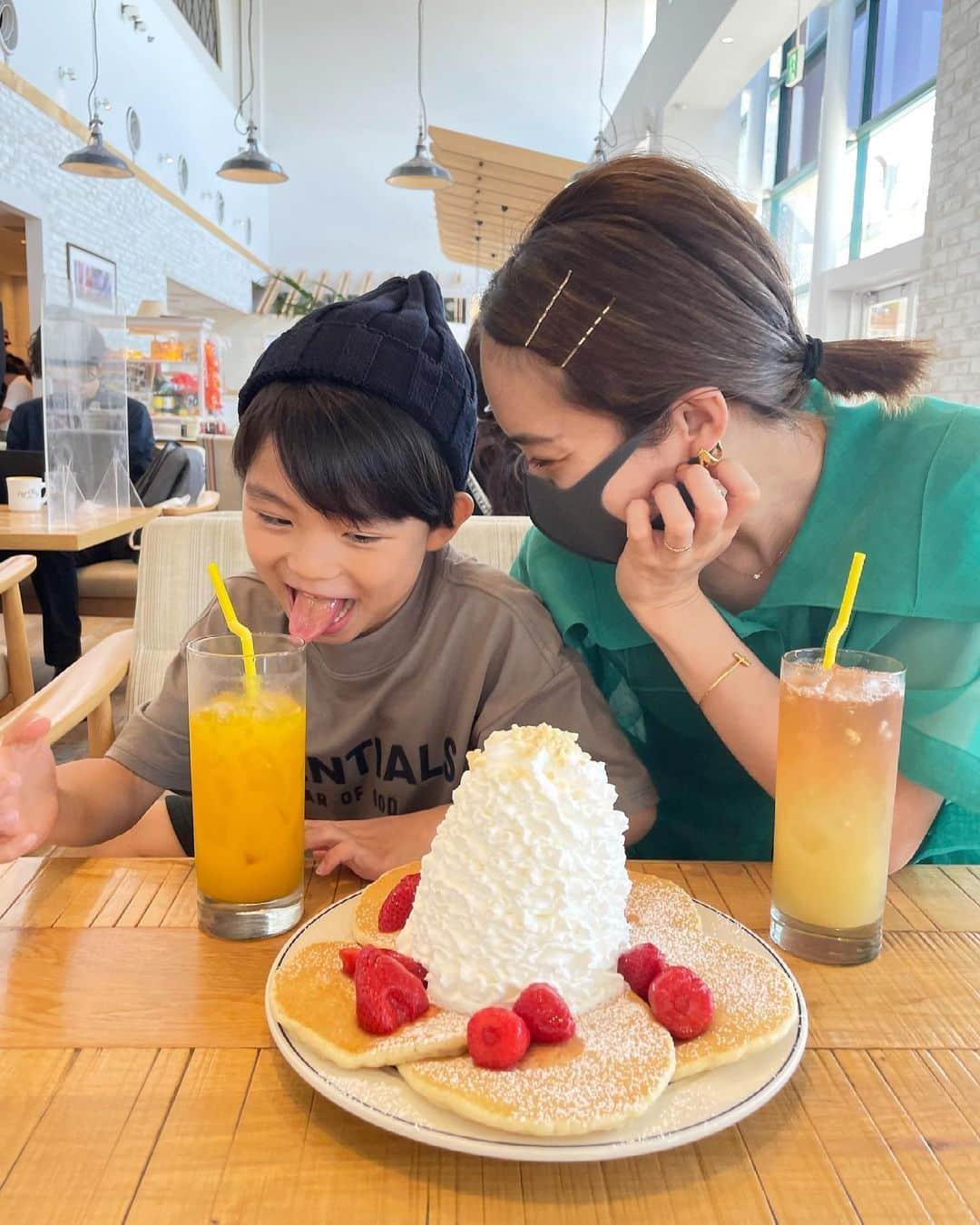 春名亜美さんのインスタグラム写真 - (春名亜美Instagram)「ひっっっっっさしぶりの @eggsnthings_jp 🥞🌈  Hawaii気分味わえてHappyでございました🌴 ・ ・ ・ #eggsnthings #男の子ママ #兄弟ママ #エッグスシングス #pancakes #brunch」6月19日 13時12分 - amiharunaami