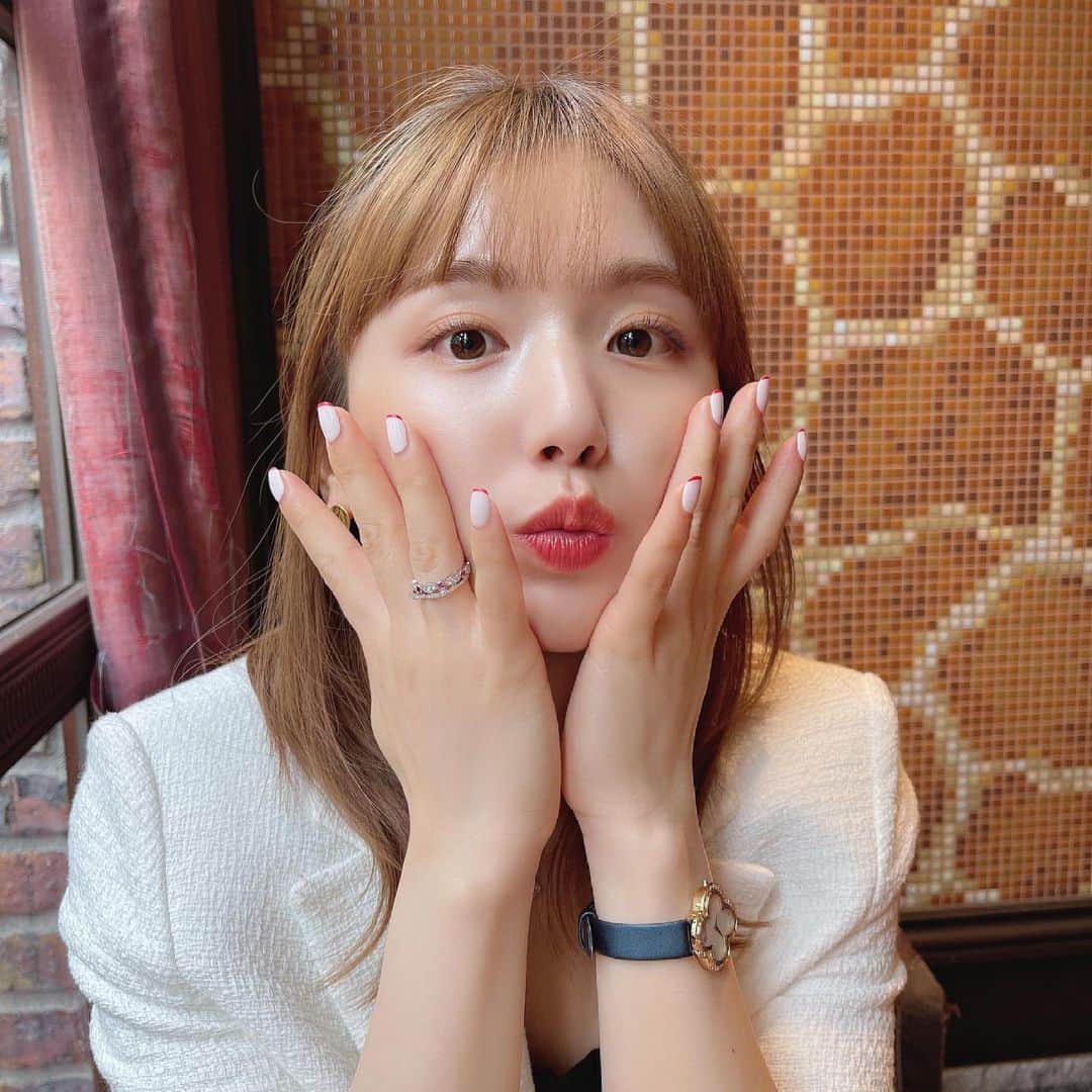 ひよんのインスタグラム：「💛💚 ㅤㅤㅤㅤㅤㅤㅤㅤㅤㅤㅤㅤㅤ 雨やだなーの顔ではない🤭☔️ ㅤㅤㅤㅤㅤㅤㅤㅤㅤㅤㅤㅤㅤ #ひよん」