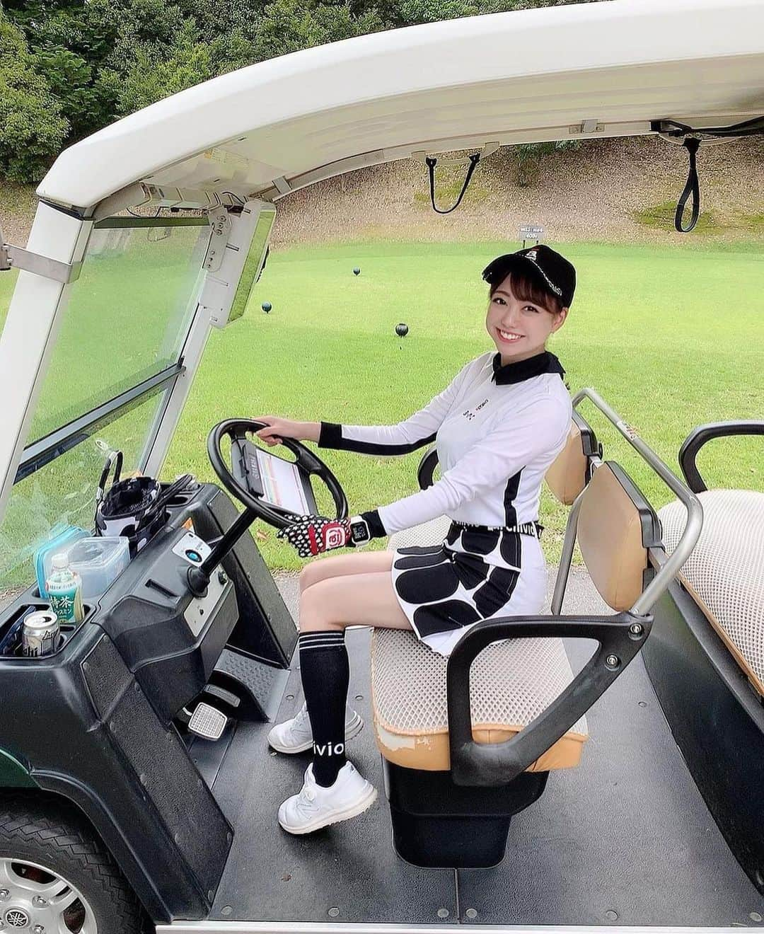 ❤️cutie.jp❤️【キューピー】のインスタグラム：「ゴルフ美女特集🏌️‍♀️ * 今回ご紹介させて頂きますのは 初めてのご紹介になります * あかりんさん＜@akaringolf＞のお美しいお写真です📷✨ * ゴルフや料理が得意なあかりんさん * ゴルフを始められて半年で100切りを達成され10ヶ月で90切りを達成されるほどの腕前なんです🏌️‍♀️ * スイングのハイライを見させていただきました日に日にスイングが綺麗になっていき一生懸命努力されている姿本当に尊敬します🥺 * あかりんさんお綺麗すぎで見惚れるほど😍 * そしてこちらのコーデなのですがとてもおかわです🥺 * 全身アルチビオでコーデを組まれており綺麗にまとめられております✨ * スカートのデザインが前と後ろで印象が違いとても可愛い❤️ * シンプルな色使いとデザインの合わせ方がとてもマッチしていて素敵です✨ * とんでもなくかわみで御座いました😆  あかりんさん 眼福なお写真誠にありがとうございました🥺 これからもこのような素敵な投稿楽しみにしております💓 ＿＿＿＿＿＿＿＿＿＿＿＿＿＿＿＿ ◆◇◆◇◆◇◆◇◆◇◆◇◆◇◆◇ ￣￣￣￣￣￣￣￣￣￣￣￣￣￣￣￣ 紹介をご希望の方は 投稿の写真へのタグ(@cutie.jp) と #キューティー のタグ付けをお願い致します💗💗 ◆◇◆◇◆◇◆◇◆◇◆◇◆◇◆◇ @akaringolf #美人 #かわいい #綺麗 #モデル #ごるふ女子 #ゴルフ女子 #ゴルフウェア #ゴルフコーデ #ゴルフすきな人と繋がりたい #instagood #fashion #instagram #makeup #cute #cutie #kawaii #model」