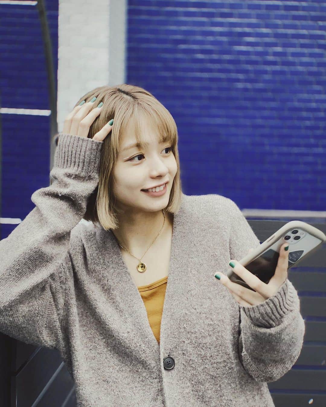 足立佳奈のインスタグラム：「あれ、なんやっけ、、、、 って最近よくなる。  #その瞬間の足立 #今日の足立」