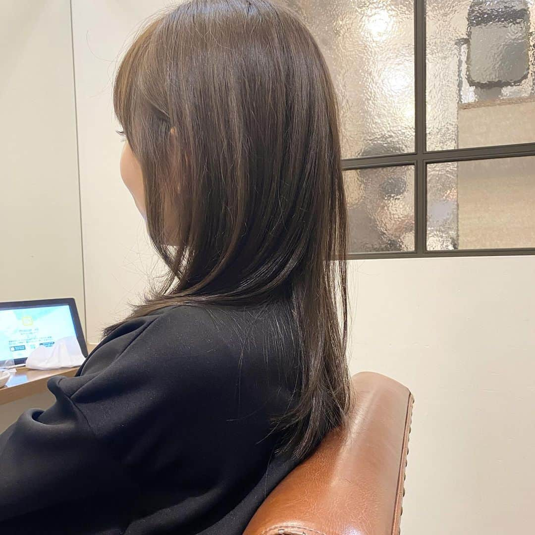 堀くるみさんのインスタグラム写真 - (堀くるみInstagram)「💇‍♀️ 髪染めました！ もともと真っ黒の髪じゃなかったから 地毛よりちょっと明るくしたよ✨ めっちゃ新鮮でメイクとかも もっと楽しくなりそう🙌🙌 ＊ ＊ ＊ #bekku #bekkuhair #ヘアカラー #ブラウンカラー #堀くるみ #堀のインスタ」6月19日 19時55分 - horikurumi_official