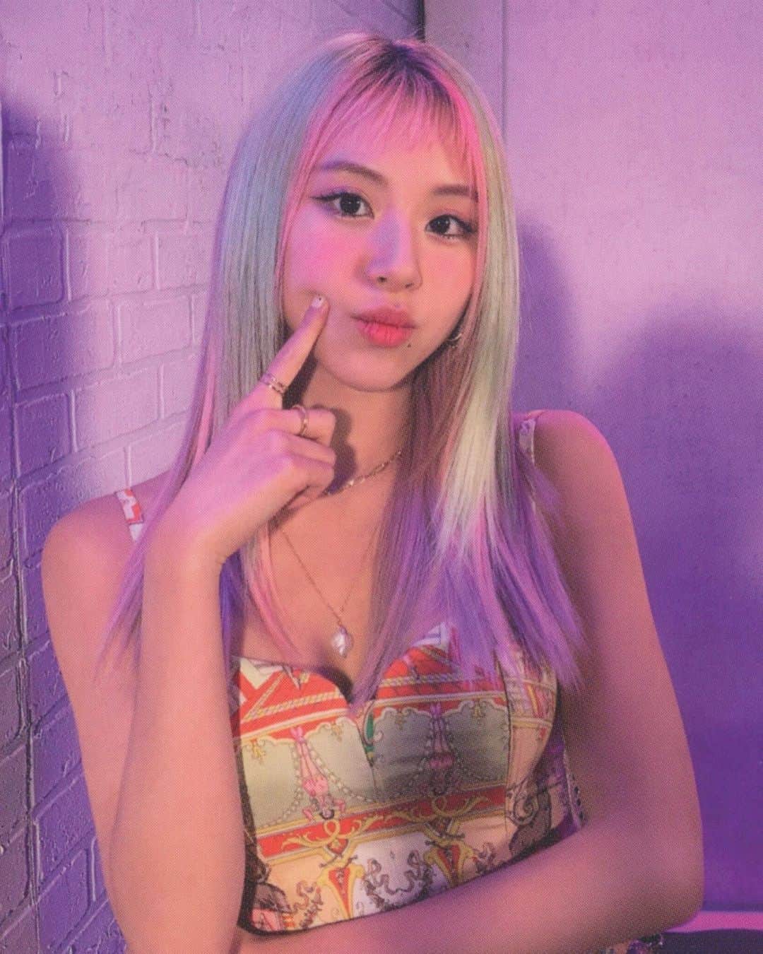 チェヨンさんのインスタグラム写真 - (チェヨンInstagram)「taste of love pre-order photocard scan || cr. njmsjmdct2 #chaeyoung #채영 #twice #트와이스 #prettyrapstarchaeyoung」6月19日 19時57分 - twicechaeyoung