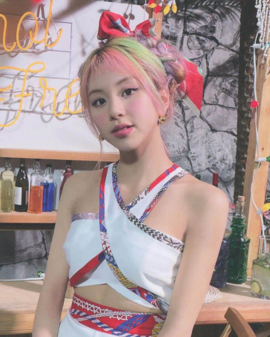 チェヨンのインスタグラム：「taste of love pre-order photocard scan || cr. njmsjmdct2 #chaeyoung #채영 #twice #트와이스 #prettyrapstarchaeyoung」