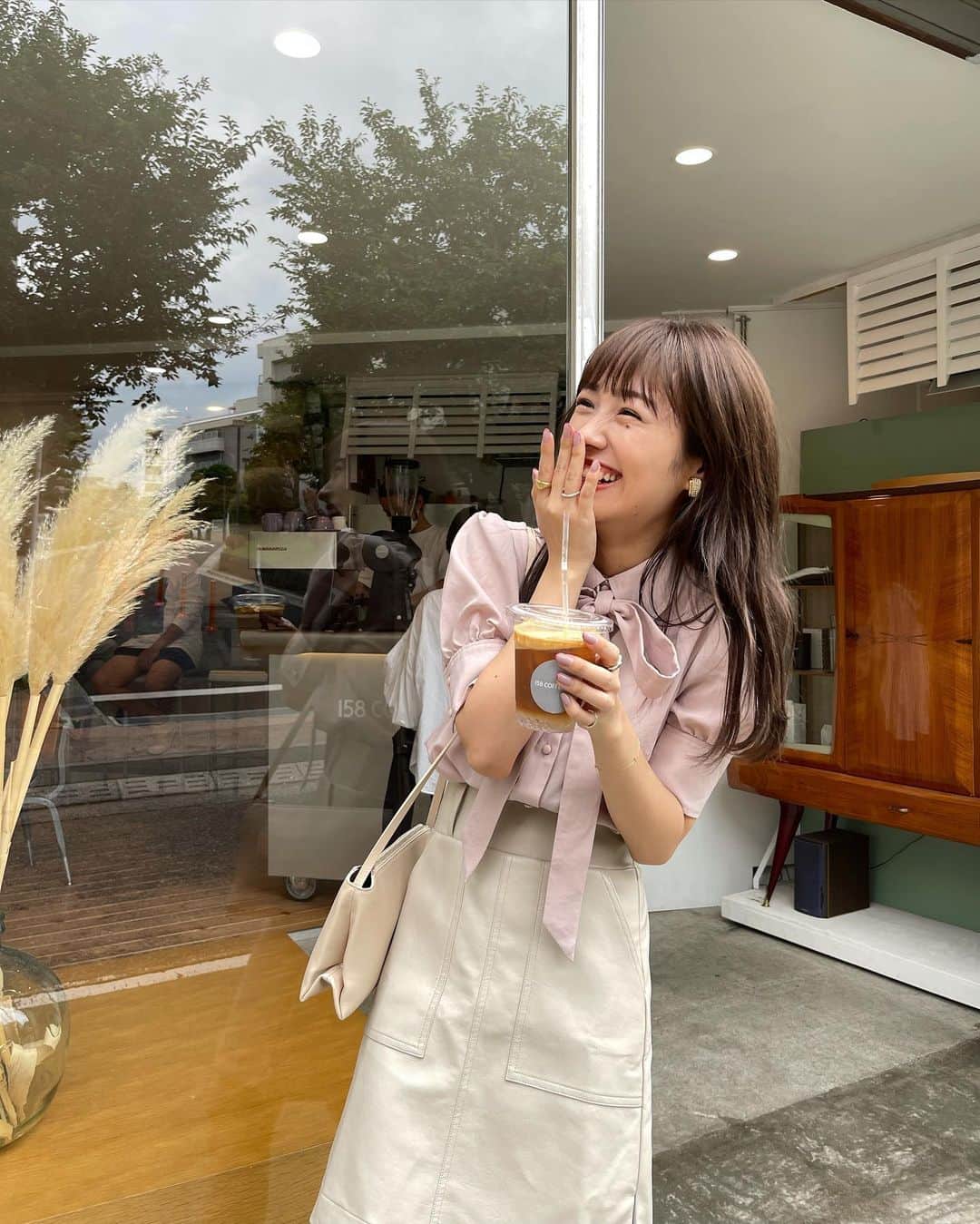 前田希美（まえのん）さんのインスタグラム写真 - (前田希美（まえのん）Instagram)「お祝いメッセージたくさん ありがとうございます🎁 大好きです。  この日はN WITH.の新作を 早速着て可愛い行ってみたかったカフェに 行ってきました。 五反田駅が1番近いのかな🧸 お店の雰囲気が とても好きでした。  まだ発売中なので良かったら サイト見てみてくださいね♡  @158coffeecart   #のんの私服 #nwith #エヌウィズ  #code #fashion #ootd #beige  #158coffeecart #のんカフェ巡り #目黒カフェ #五反田カフェ」6月19日 20時03分 - maeda_nozomi