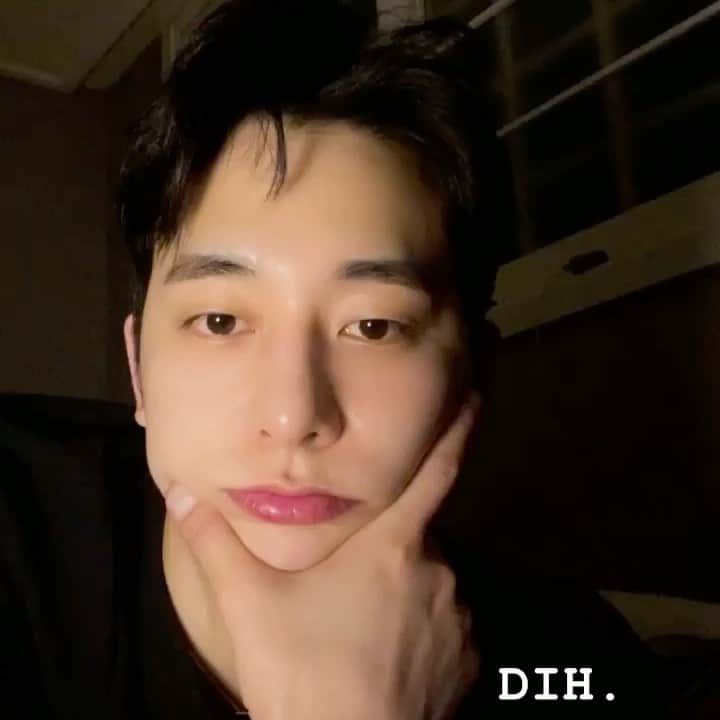 のインスタグラム：「이게 언제였더라…? :) #😎#다들보고싶어요」