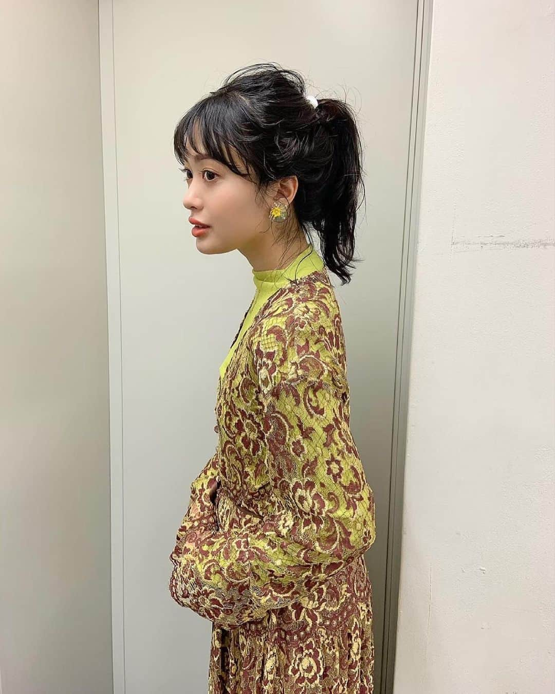 北原里英さんのインスタグラム写真 - (北原里英Instagram)「💊📺 明日は『健康カプセル！ゲンキの時間』に出演します！ 早起きして見てね。 わたしも起きるZE . 可愛い衣装はコチラ💛💚 . ガウン、トップス、パンツ @aoiwanaka.official シューズ @dianashoespress アクセサリー @kiku_seisakujyo」6月19日 20時42分 - rie_kitahara_3