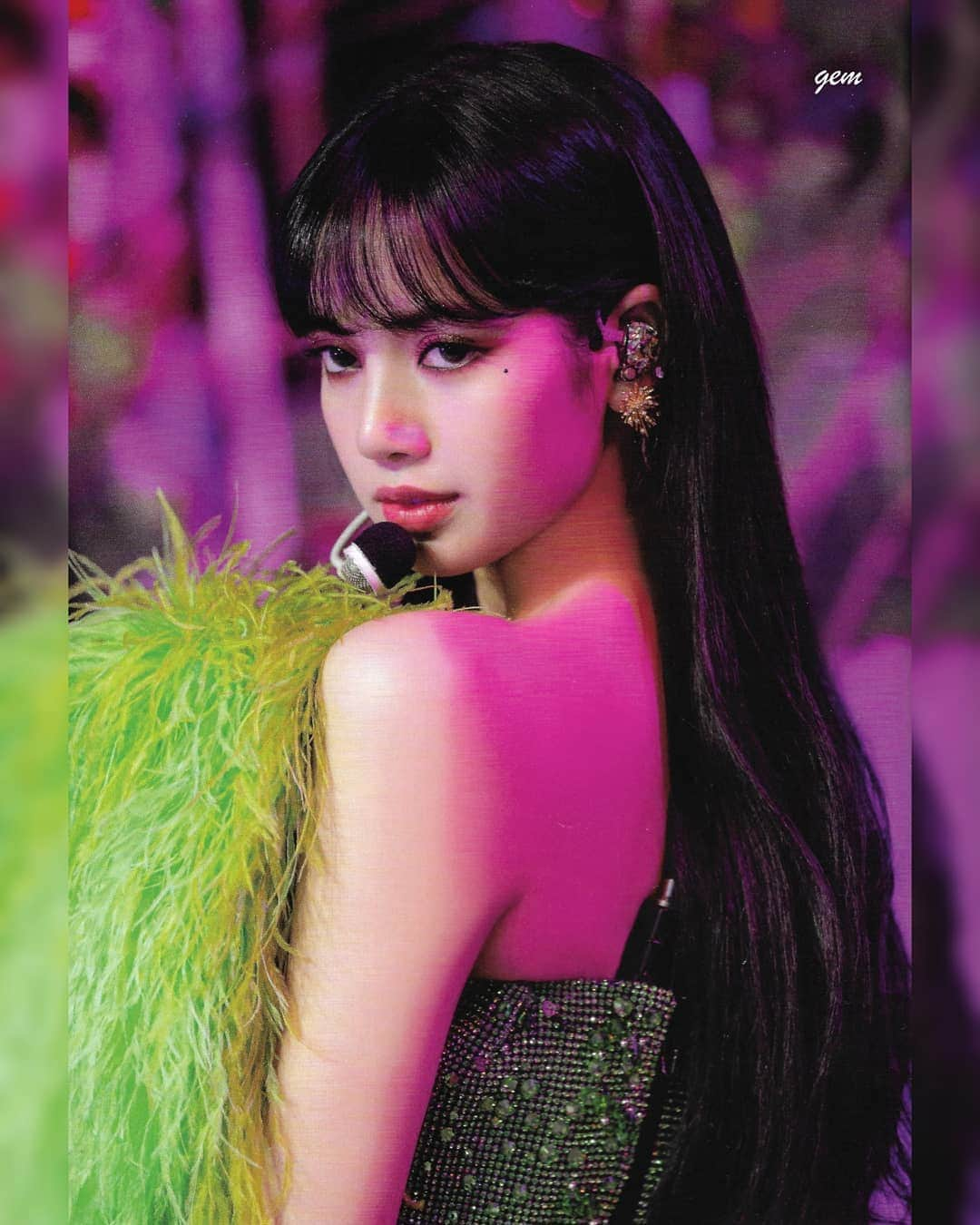 リサさんのインスタグラム写真 - (リサInstagram)「[SCAN] The Show DVD Photobook - P1 . . © lisamygem & persona . #LISA #LALISA #리사 #블랙핑크 #BLACKPINK #LALISAMANOBAN #LALISAMANOBAL #blackpinklisa #lisablackpink」6月19日 20時36分 - lisa.blackpink