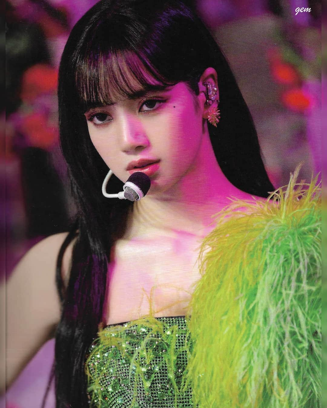 リサさんのインスタグラム写真 - (リサInstagram)「[SCAN] The Show DVD Photobook - P1 . . © lisamygem & persona . #LISA #LALISA #리사 #블랙핑크 #BLACKPINK #LALISAMANOBAN #LALISAMANOBAL #blackpinklisa #lisablackpink」6月19日 20時36分 - lisa.blackpink