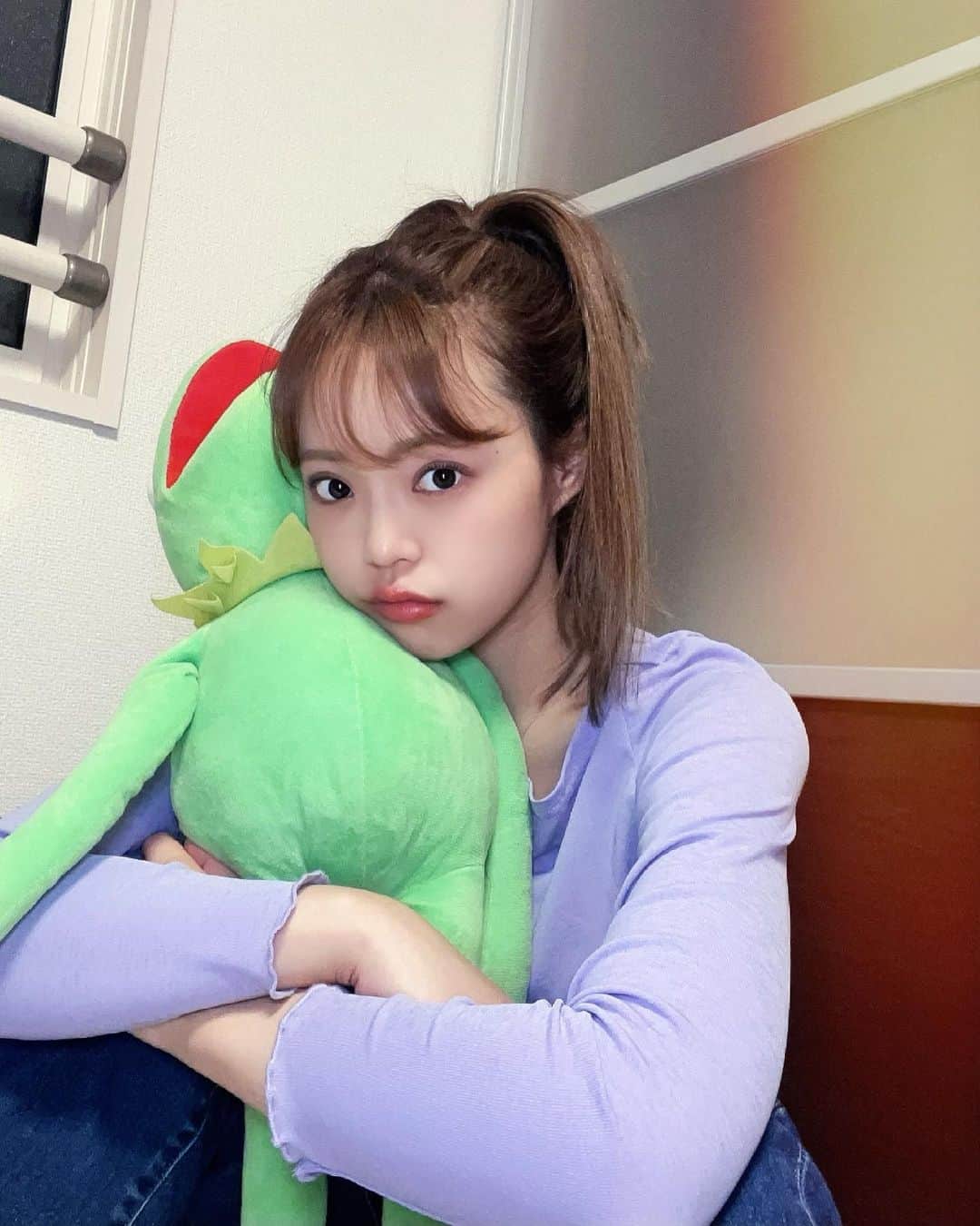 SERINAのインスタグラム：「皆んな何してる〜🌉？  うちは、 ここ２日間歯痛に悩まされてるよお😔  歯痛いのって辛いよね😕🦷  #cyberjapan#cyberjapandancers#cjd_serina」