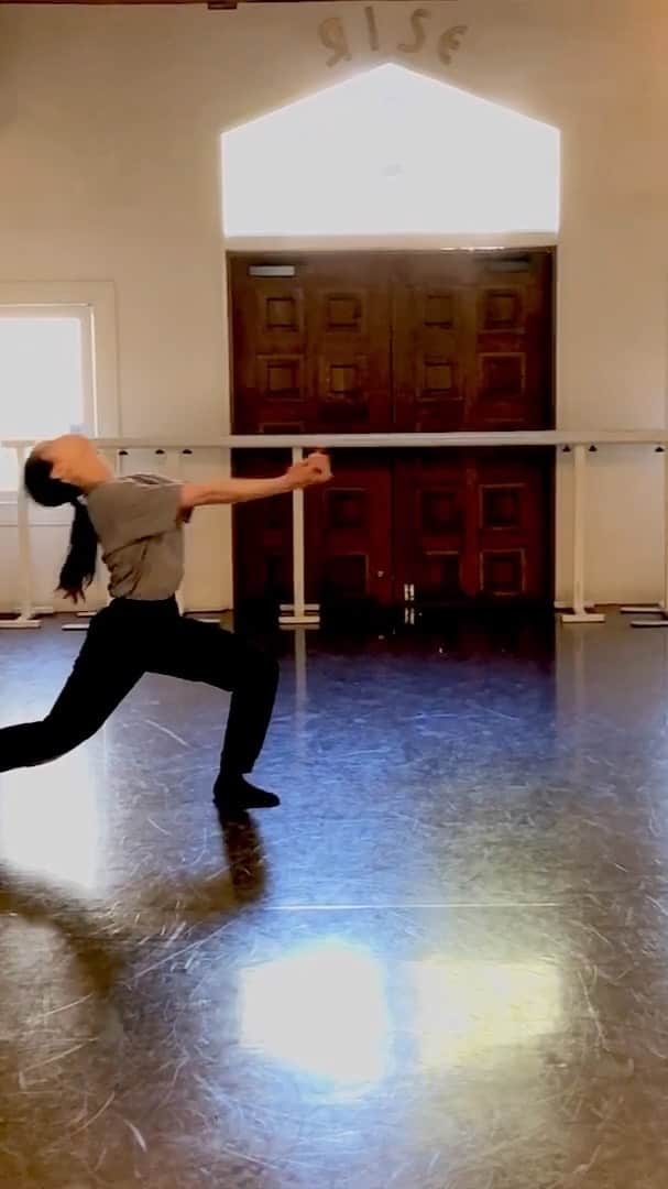 冨岡瑞希のインスタグラム：「. . . contemporary dance my first solo...🍃  music: Philip Glass  dancer:Mizuki Tomioka」