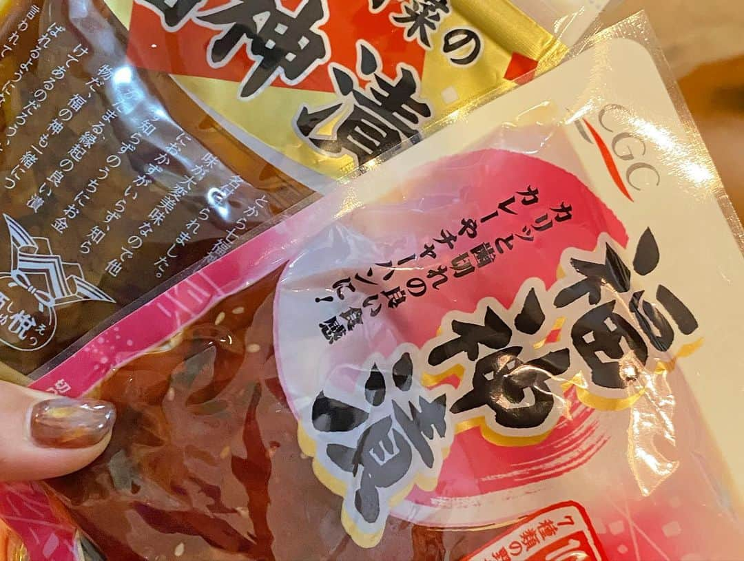 クロさんのインスタグラム写真 - (クロInstagram)「いつかの晩御飯👩🏽‍🍳🤍   信じられないほど美味しくて感動した レトルトの欧風ビーフカレー𓃾✺✺ ⁡ 2種の福神漬けを買って来て 福神漬けの食べ比べを行いながら ⁡ 「うんまいっうまい！！！🍛」 とうなりながら、食べました〜！！！ 感動したので、手土産にいくつか追加購入で配る予定〜🍛🍛🍛🍛 ⁡ 他には定番胸肉と、焼くだけプルコギをスーパーで。肉だらけやないかーいっ   詳しいレシピなどはブログに書いてます✍🏽✍🏽   #優勝なレトルトカレー #レトルトカレー #レトルト最高 #冷凍最高 #定食ご飯 #今日の晩御飯 #つくりおき食堂まりえ #お家ごはん #おうちごはん #時短ご飯 #dinner #簡単レシピ #レシピ #電子レンジご飯 #時短レシピ#yummy #delistagrammer #homecooking #tokyo #japanesefood #instafood #foodstagram #クロリサ的自炊 #おうちご飯 #クッキングラム #晩ごはん #instagood #instalike #tokyo #可愛い #大好き」6月19日 22時06分 - kuro_risa