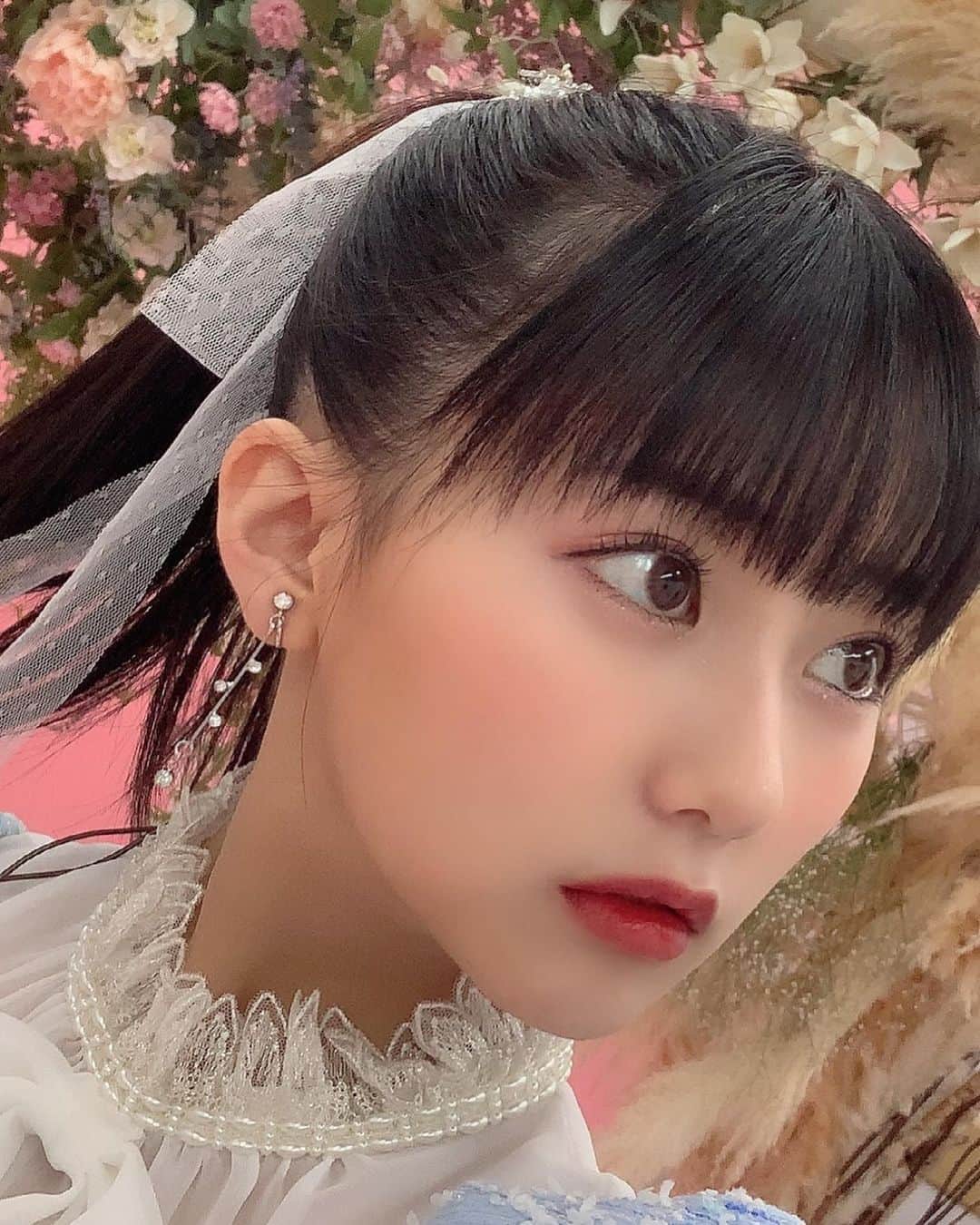 田中美久さんのインスタグラム写真 - (田中美久Instagram)「🌸☺️  さくちゃんの卒業コンサートが終わりました😌  私にとってかけがえのない大切な時間でした。  久しぶりに、莉乃ちゃんとはるっぴさんが揃って、目の前に昔からがむしゃらに追いかけてた背中がそこにあると今までの想いが込み上げてきて涙が抑えきれませんでした。  大きな背中を見て学んだことが私には沢山あります。  そしてどんだけその背中を見せれるメンバーになりたいって思ったか…  さくちゃんが見せてくれた背中に少しでも近づけれるように、そして今まで先頭に立ってHKTを引っ張ってくださった先輩を見て学んだことを次のHKT48に繋げていきたいです💪✨✨  そして、今日は後ナレを担当させて頂きました。来てくださった皆さんが変わらずHKT48を応援したい！って思ってもらえるように、HKTはそんなグループでありたいです！  #宮脇咲良卒業コンサート #HKT48」6月19日 22時40分 - mikumonmon_48