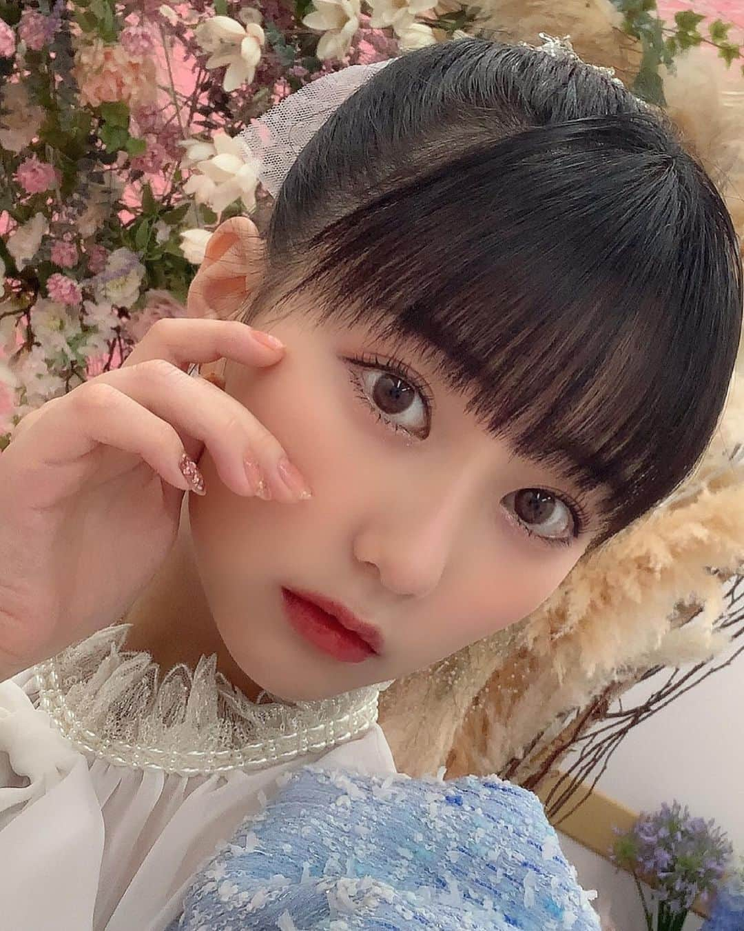 田中美久さんのインスタグラム写真 - (田中美久Instagram)「🌸☺️  さくちゃんの卒業コンサートが終わりました😌  私にとってかけがえのない大切な時間でした。  久しぶりに、莉乃ちゃんとはるっぴさんが揃って、目の前に昔からがむしゃらに追いかけてた背中がそこにあると今までの想いが込み上げてきて涙が抑えきれませんでした。  大きな背中を見て学んだことが私には沢山あります。  そしてどんだけその背中を見せれるメンバーになりたいって思ったか…  さくちゃんが見せてくれた背中に少しでも近づけれるように、そして今まで先頭に立ってHKTを引っ張ってくださった先輩を見て学んだことを次のHKT48に繋げていきたいです💪✨✨  そして、今日は後ナレを担当させて頂きました。来てくださった皆さんが変わらずHKT48を応援したい！って思ってもらえるように、HKTはそんなグループでありたいです！  #宮脇咲良卒業コンサート #HKT48」6月19日 22時40分 - mikumonmon_48