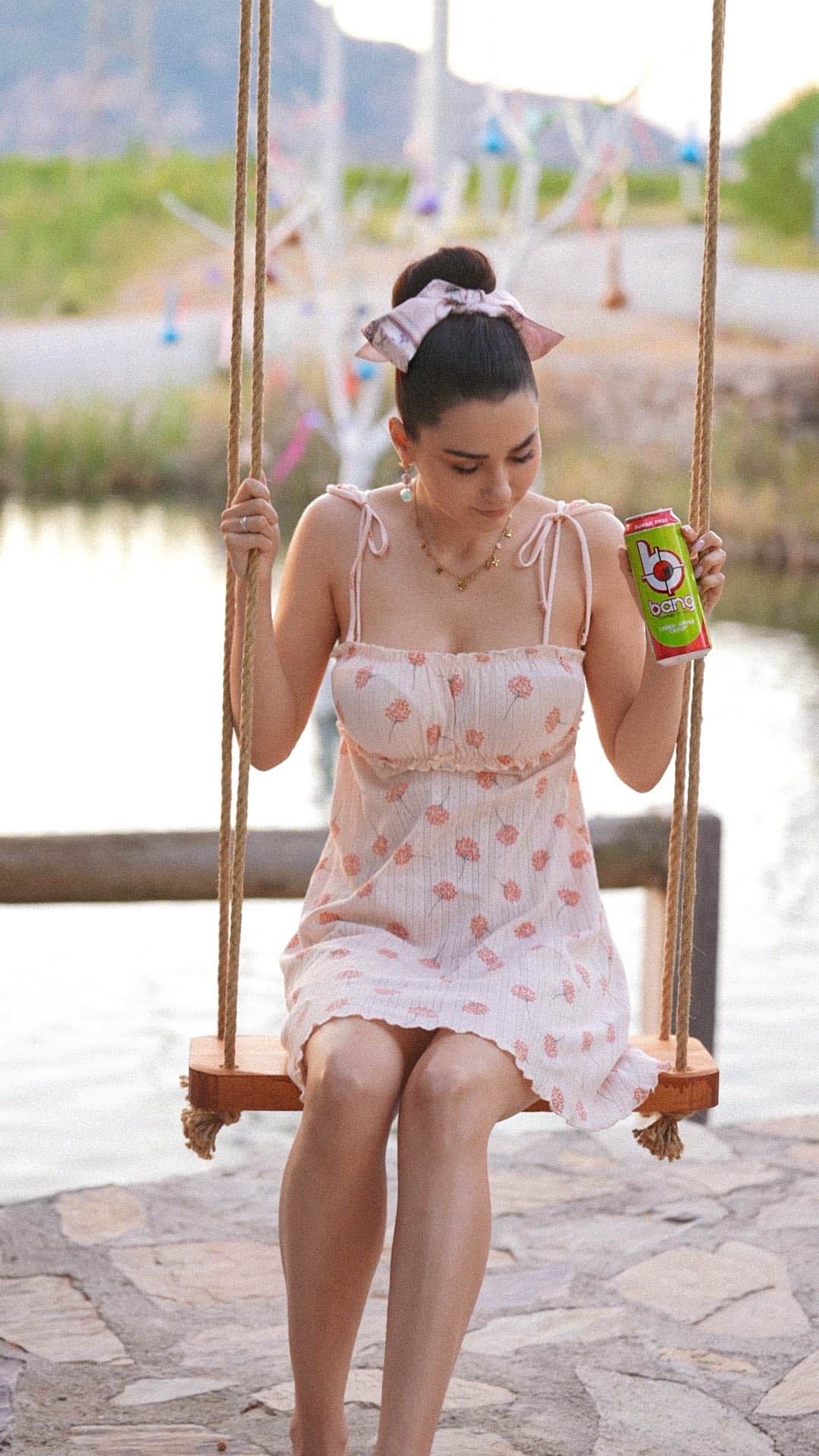 ヘルガ・ラブケティのインスタグラム：「Be full of energy as in childhood 🤗⚡️ @BangEnergy  Follow the inventor of Bang: @BangEnergy.CEO  #EnergyDrink #BangEnergy」