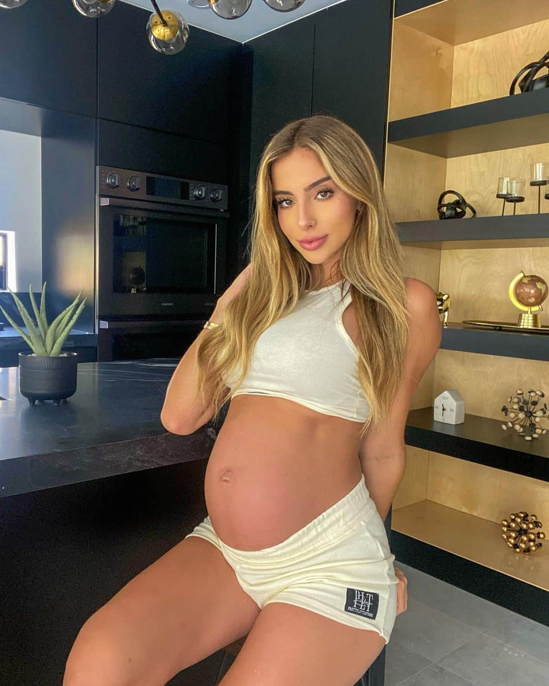 Bruna Rangel Limaさんのインスタグラム写真 - (Bruna Rangel LimaInstagram)「Hello 28 weeks 🤍」6月19日 23時23分 - xoobruna