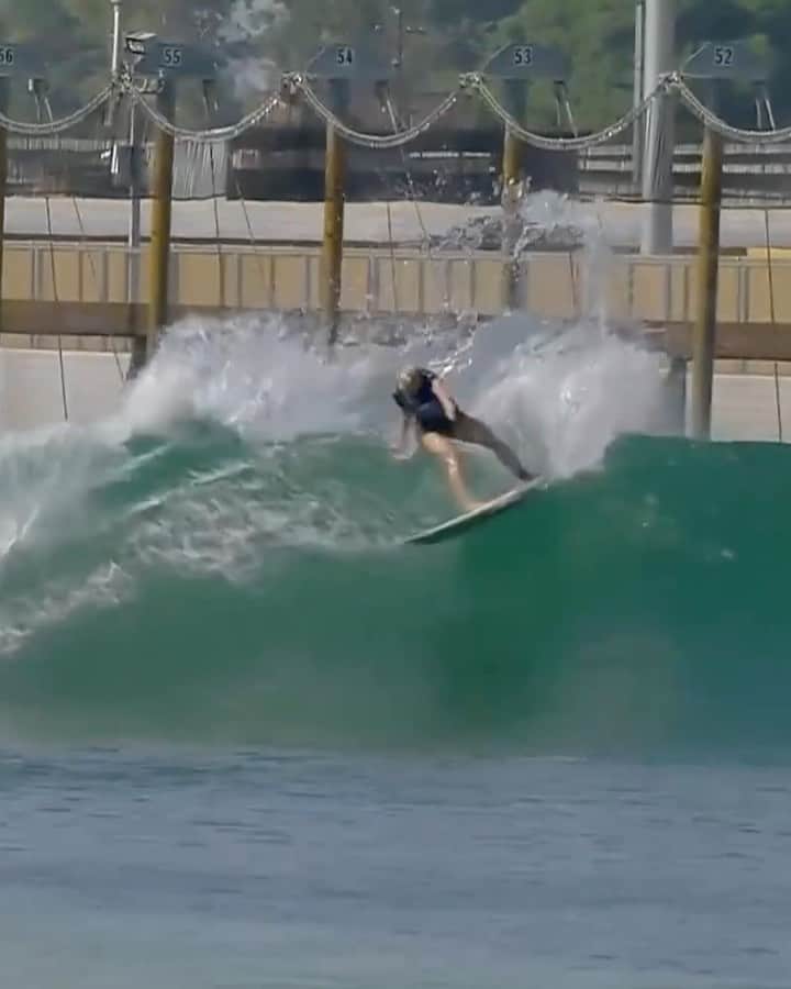 タティアナ・ウェストン・ウェブのインスタグラム：「ontem 💙 yesterday @wsl」
