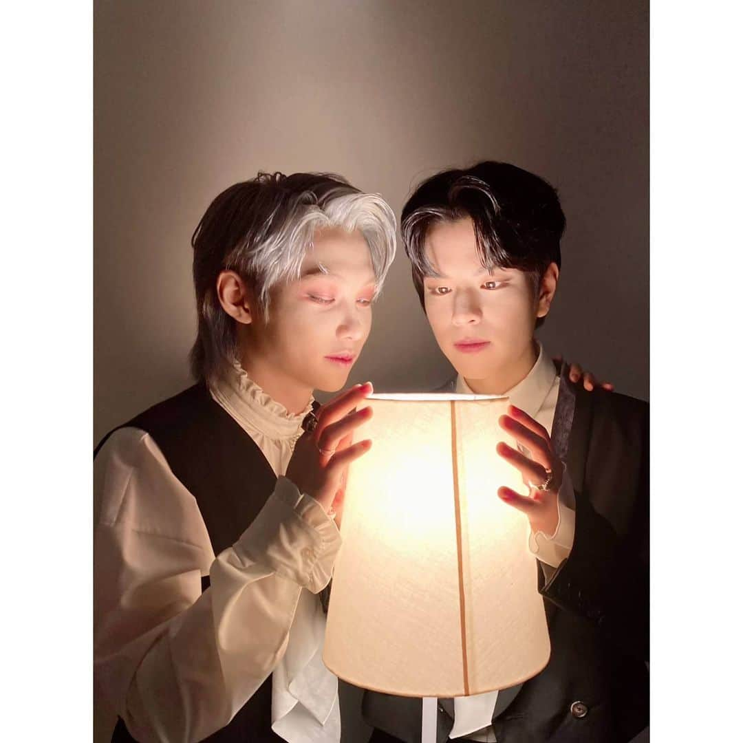 Stray Kidsさんのインスタグラム写真 - (Stray KidsInstagram)「오늘 밤 나는 불을 켜🕯 💡💡💡💡💡 할아버지는 어디갔을까...😬  #승스타그램 #오늘밤나는불을켜」6月20日 0時34分 - realstraykids