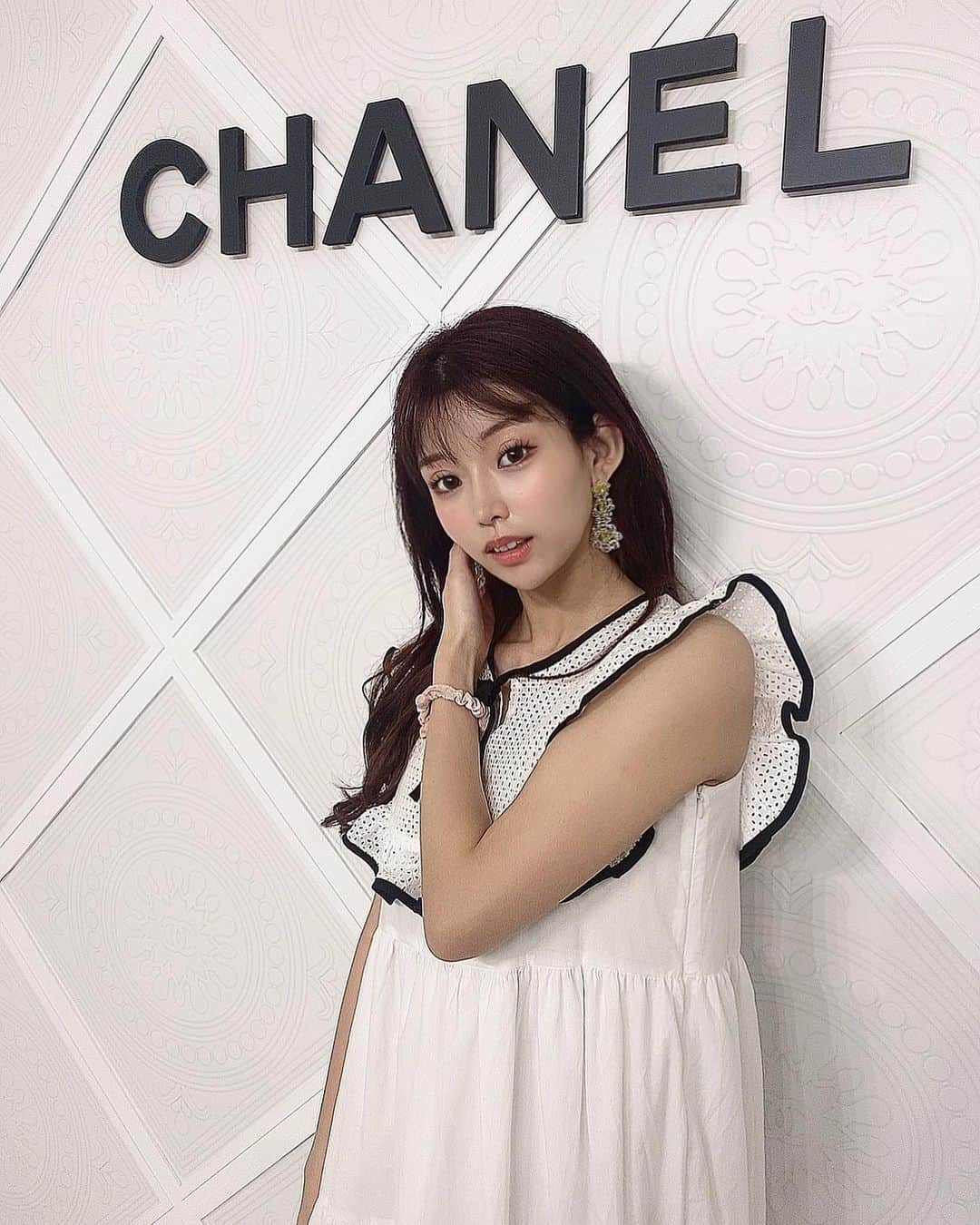 天野紗也加のインスタグラム：「髪を暗くした🖤 . . . #ロングヘア #ロングヘアアレンジ #ワンピース #ワンピースコーデ #epine #épine #エクステ #肌見せコーデ #ノースリーブワンピース #ノースリーブ #chanel #dressup #chanellove」