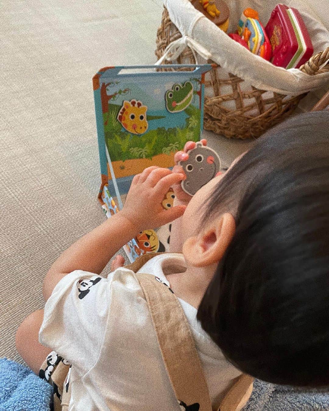 瀬戸サオリのインスタグラム：「沢山DMありがとうございます😭💘 シェアしてほしいというのも 沢山ありました☺️  ワンオペで 全く自分時間がない問題😵‍💫 こんな感じでした⬇️  ◉大きくなるまで我慢 ◉諦めてる ◉数ヶ月に一度くらい ◉託児所に一時預かり ◉保育園 ◉シッター ◉託児所付きの美容院やジム ◉両親に甘える ◉区のサービス利用  が多かったです☺️！  コロナ渦で預けるのも 悩ましいって方も 両親遠い方や 預けても心配で リフレッシュにならないって方 場所見知りで無理って方 泣かれてしまうのでやめてる方 . どれもわかりすぎて みんなと心の中で 分かち合いながら 目を通してました🧡笑 . 少しでもみなさんも参考になれば💘  みんなママたち同じ悩みをもって それでも頑張ってる皆さんを 抱きしめたい気持ちです🥺 今日も一緒に頑張りましょう💘」
