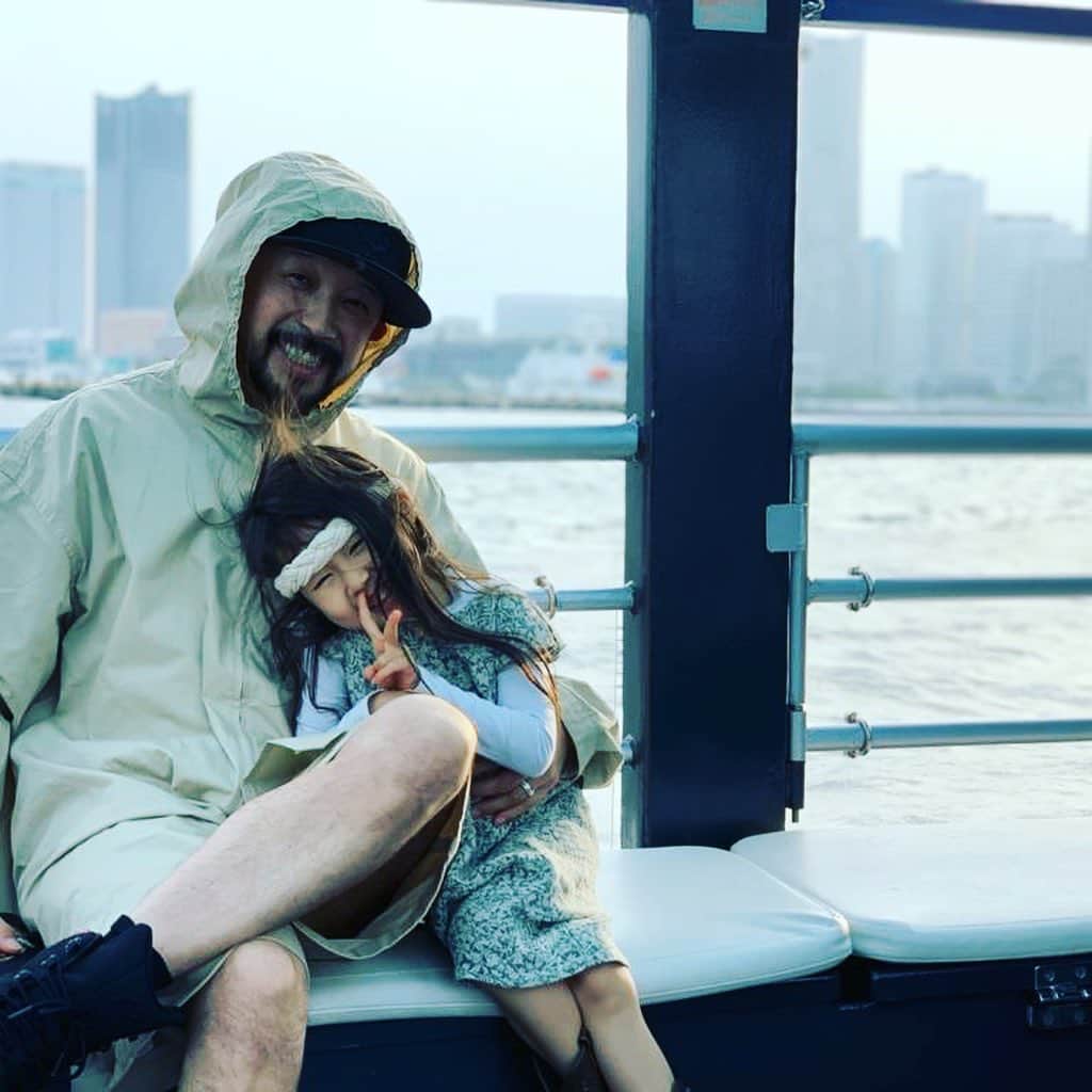 AIさんのインスタグラム写真 - (AIInstagram)「Happy Father’s Day 💛💛💛いつも本当にありがとう💛💛💛 We love you パパジーン💛💛💛from 平和AND博愛💛💛💛」6月20日 12時32分 - officialai