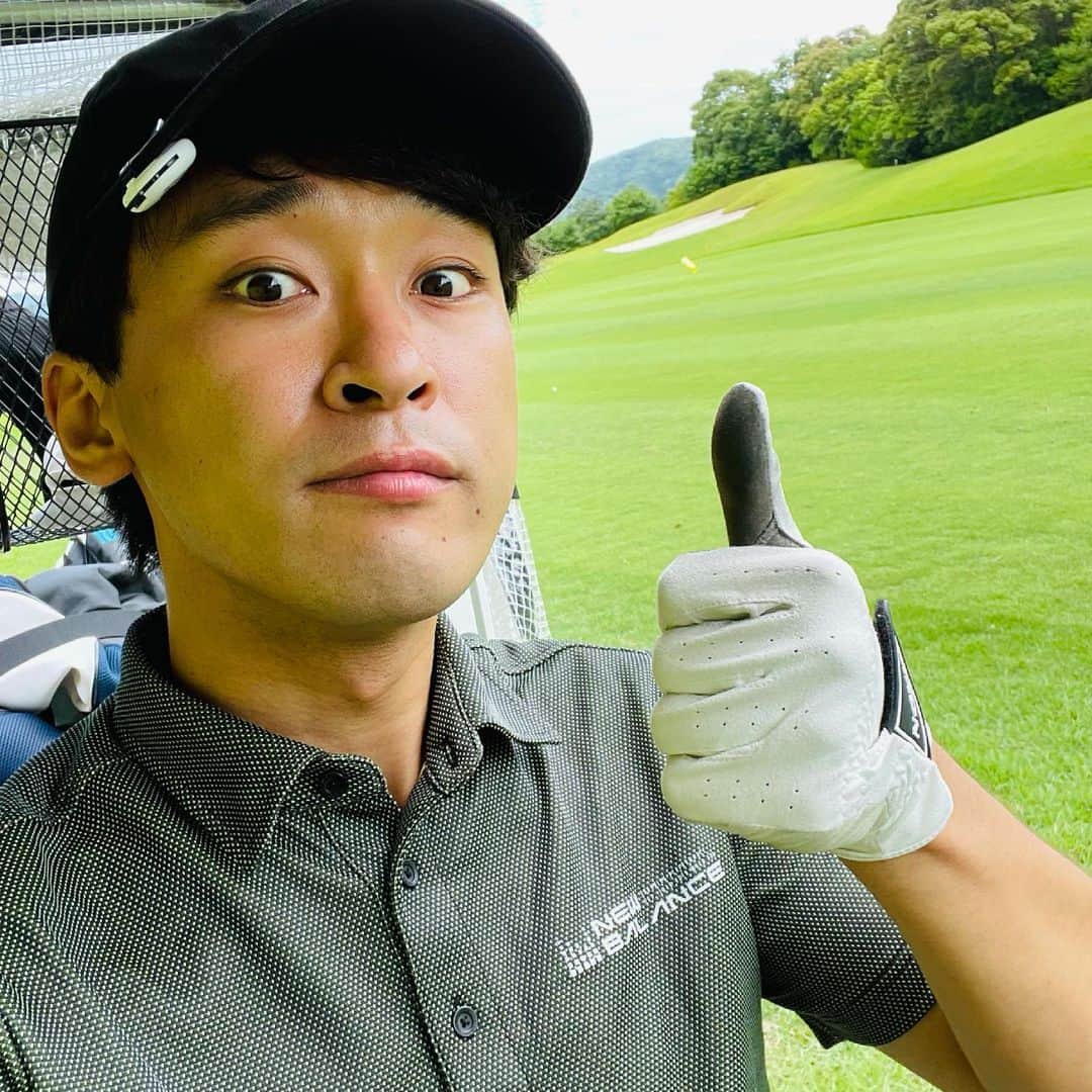 としみつのインスタグラム：「晴れました🏌️‍♂️☀️ 少しずつ打てるようになってきて楽しい🏌️‍♂️  🏌️‍♂️  #golf」