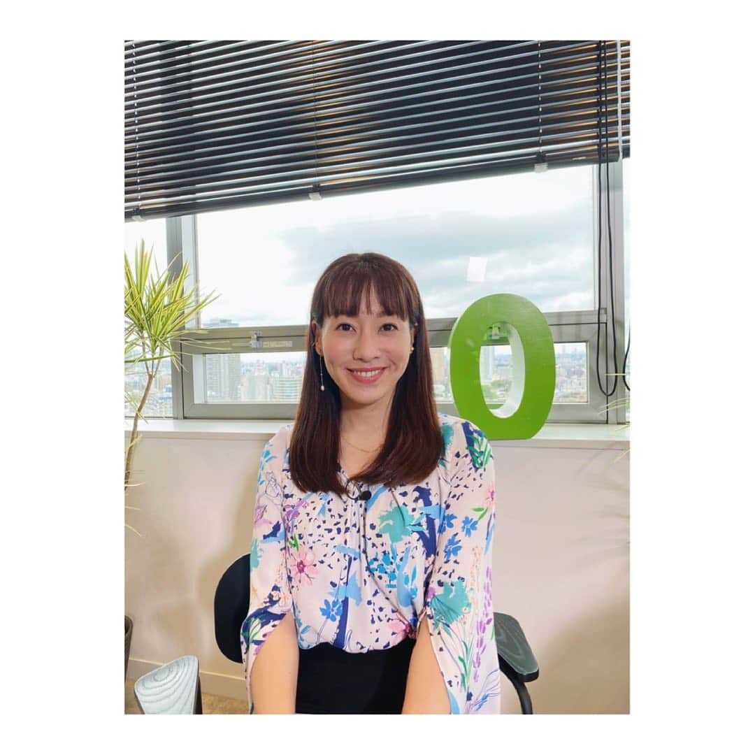 實石あづささんのインスタグラム写真 - (實石あづさInstagram)「. 写真は逆ですが 今日はワンキャリアでの インターン直前締切LIVEのち ABEMA NEWSと盛りだくさん💁🏻‍♀️ ありがたいです✨ さすがにクタクタですが😂 . 同じ「話す」でも 聴きながら言葉を引き出すのと、 書かれていることを正確に伝えるのは 全然スイッチが違うな🤔と 再認識した一日でした！ . #abematv #abema #abemanews  #アベマtv #アベマ  #abemanewsキャスター  #news #報道 #saturday #土曜日  #roppongi #roppongihills  #hairmake #ダウンスタイル #hairset #ヘアセット  #ヘアメイクのきろく #onecareer #ワンキャリア  #ワンキャリアライブ #インターン #インターンシップ  #就活  #就活生と繋がりたい  #フリーアナウンサー #ニュースキャスター  #實石あづさ」6月20日 21時29分 - azusa_jitsuishi