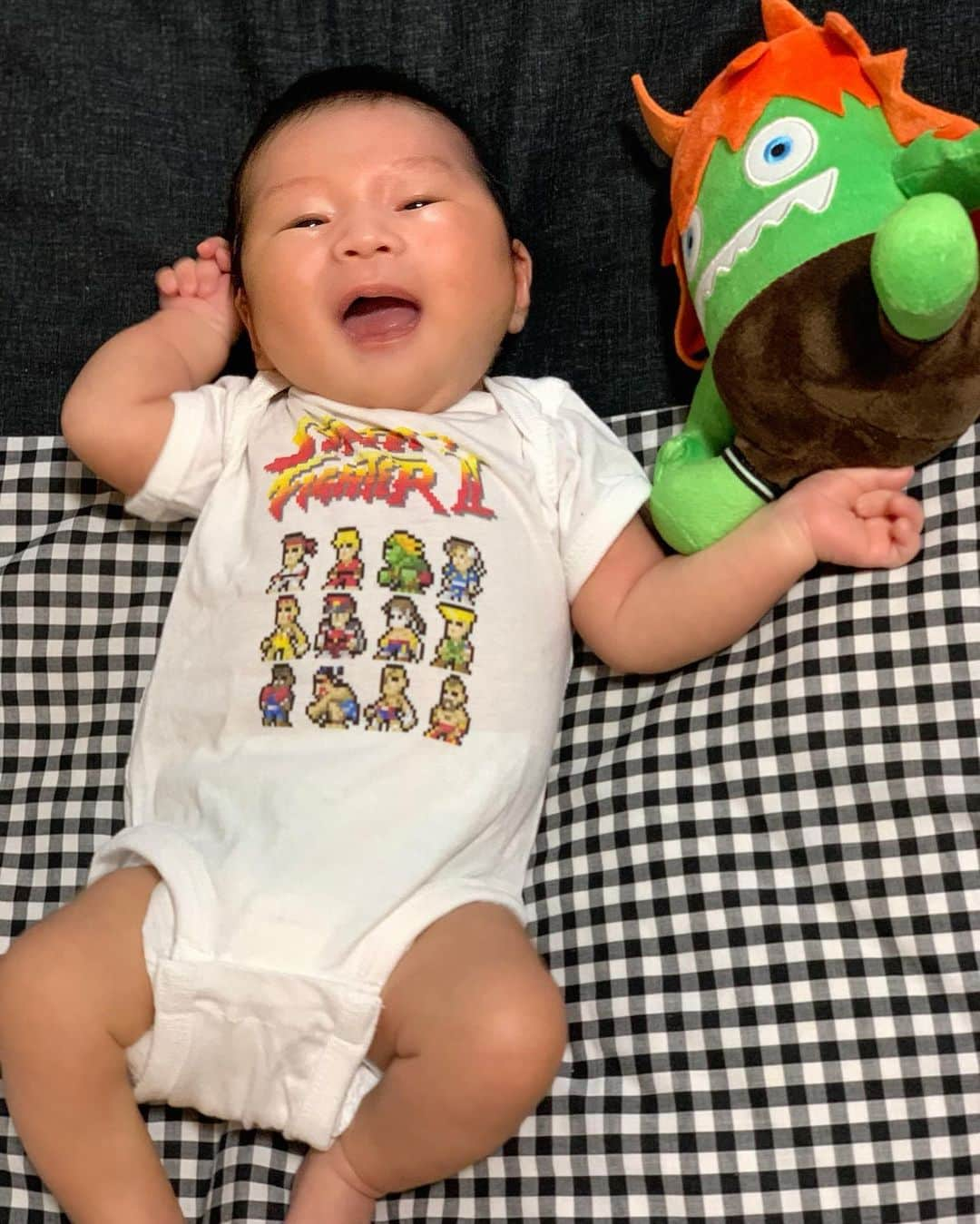 倉持由香さんのインスタグラム写真 - (倉持由香Instagram)「はじめてのおともだち  #streetfighter #新生児 #新生児フォト」6月20日 21時36分 - yukakuramoti