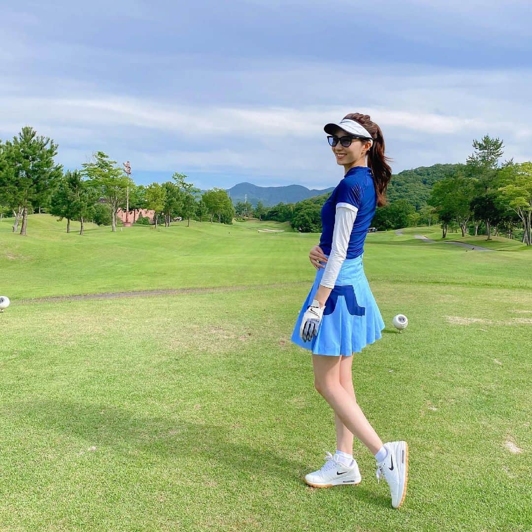 湯浅喬子のインスタグラム：「⛳️✨  まさかのチップイン連発🤍 しかもバンカーからも🏌️‍♀️  2枚目真顔🤣  #golf」