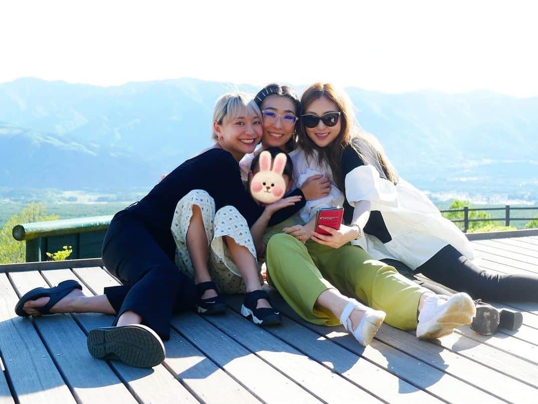 辰巳奈都子さんのインスタグラム写真 - (辰巳奈都子Instagram)「星野リゾート 八ヶ岳リゾナーレ⛰ プールあり、アクティビティあり、 大人も子供も楽しめる🎶  あと、前の投稿には120件近くのコメントありがとうございます✨ コメントをもらえるのはいつでも嬉しいし、全て目を通してます。  女性からのコメントも増えていて嬉しいです💕  これからお返事書きますね！  #pool#swimwear #ビキニ#水着  #リゾナーレ#星野リゾート#八ヶ岳#八ヶ岳リゾナーレ#ホテル#プール#大人の遠足」6月20日 22時12分 - tatsumi_natsuko