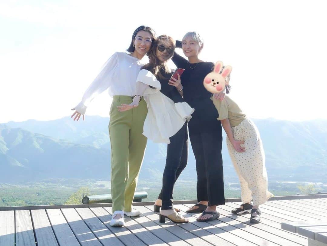 辰巳奈都子さんのインスタグラム写真 - (辰巳奈都子Instagram)「星野リゾート 八ヶ岳リゾナーレ⛰ プールあり、アクティビティあり、 大人も子供も楽しめる🎶  あと、前の投稿には120件近くのコメントありがとうございます✨ コメントをもらえるのはいつでも嬉しいし、全て目を通してます。  女性からのコメントも増えていて嬉しいです💕  これからお返事書きますね！  #pool#swimwear #ビキニ#水着  #リゾナーレ#星野リゾート#八ヶ岳#八ヶ岳リゾナーレ#ホテル#プール#大人の遠足」6月20日 22時12分 - tatsumi_natsuko