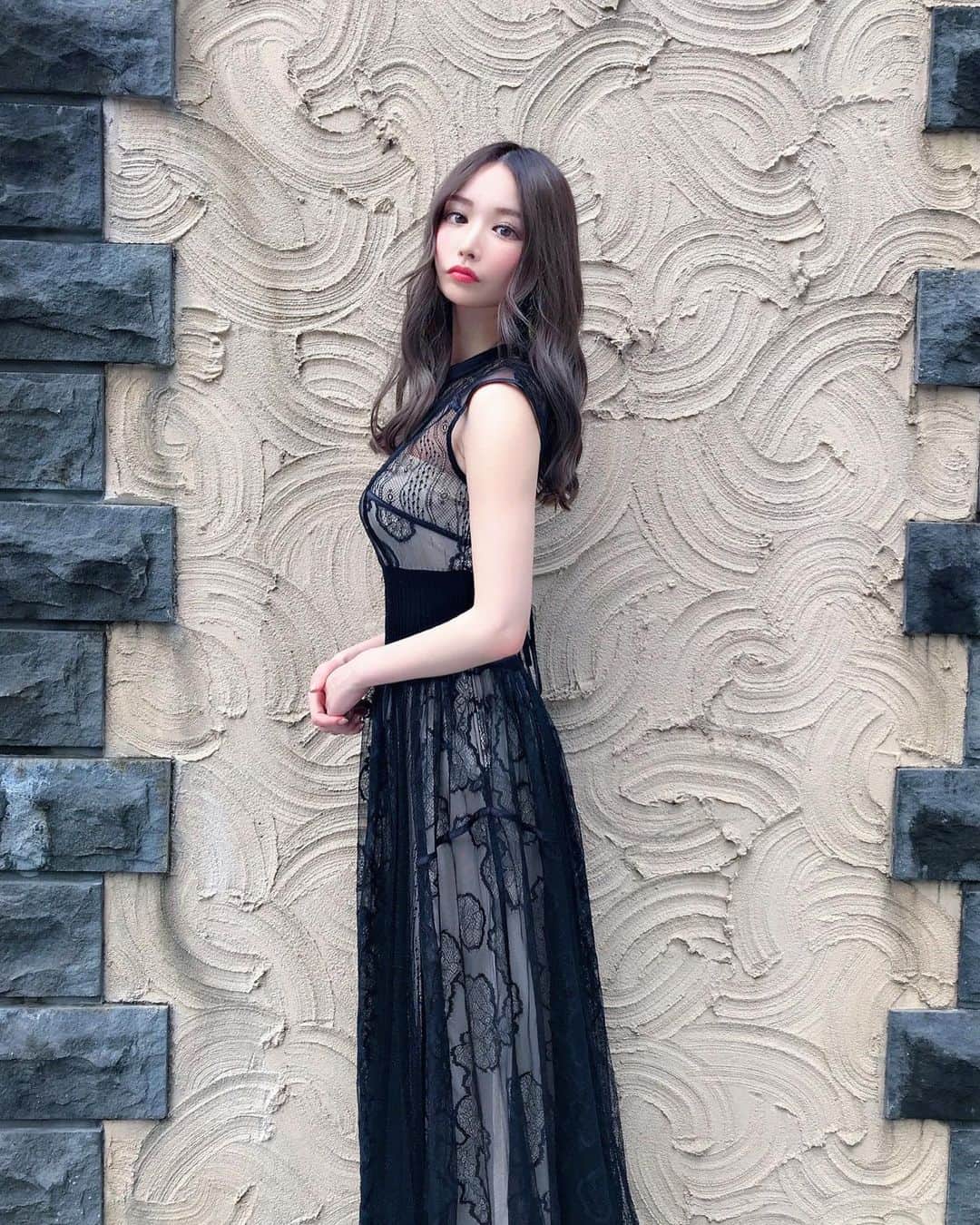 吉見衣世のインスタグラム：「ドレッシー👗👗  #ワンピース#snidel#永田町#巻き髪」
