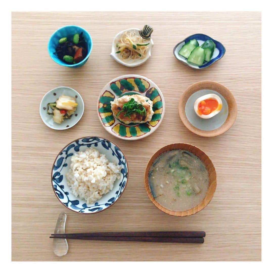 船曳ひろみさんのインスタグラム写真 - (船曳ひろみInstagram)「いつかのお昼ご飯。 れんちゃん産まれてからは 大皿にどーんが多いけど😮‍💨　やっぱ 器好きだし頑張りたいとこ😮‍💨🤍 #Piごはん🍴　#おうちごはん」6月20日 14時50分 - hiromi_funabiki