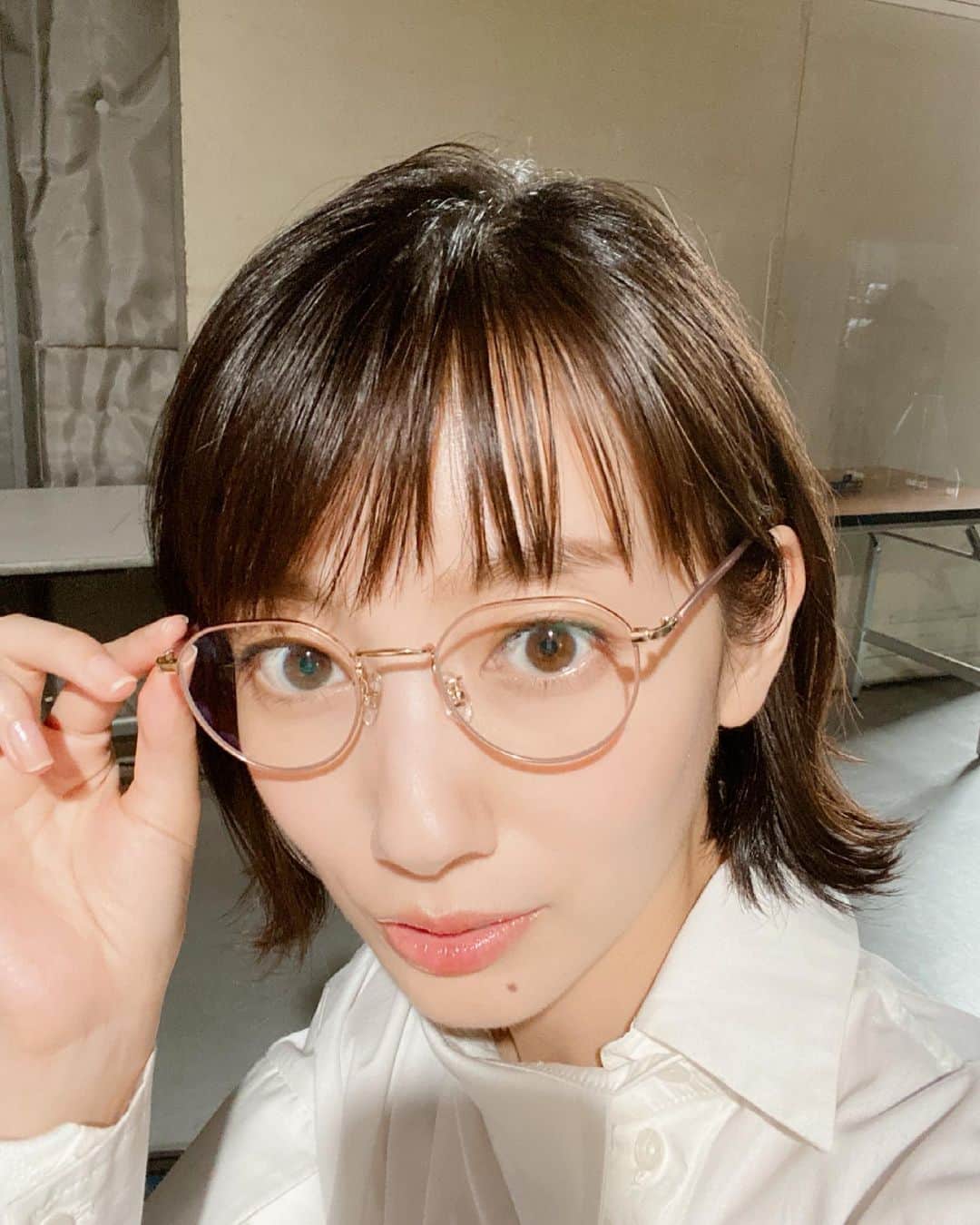 波瑠さんのインスタグラム写真 - (波瑠Instagram)「パリミキの新しいCMが公開されています。 ミキのお二人ととっても楽しい撮影でした。 メイキングなどもぜひご覧ください。 また素敵な眼鏡と出会えました。」6月20日 15時24分 - 06_haru_17