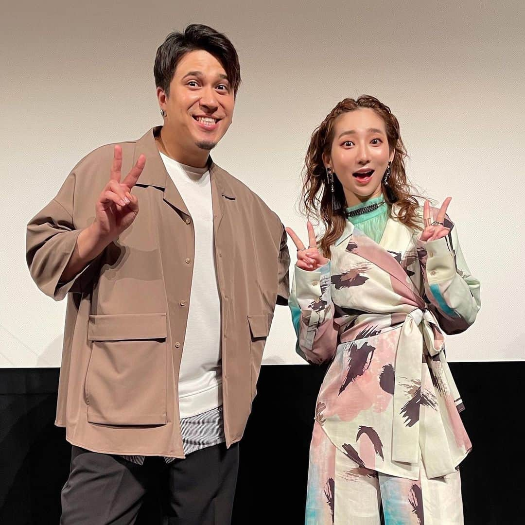 ファーストサマーウイカさんのインスタグラム写真 - (ファーストサマーウイカInstagram)「100ワニイベントの移動時間 #女子メンタル と #イケメンタル  の話でおおいに盛り上がった😂👏🤟  映画 #100日間生きたワニ で 木村昴さん演じるモグラの恋人でもある イヌ役の声をやらせてもらってます🐶  すば兄さん、ひと足はやいですが ハッピーバースデー🎉🎁🎂」6月20日 15時49分 - f_s_uika