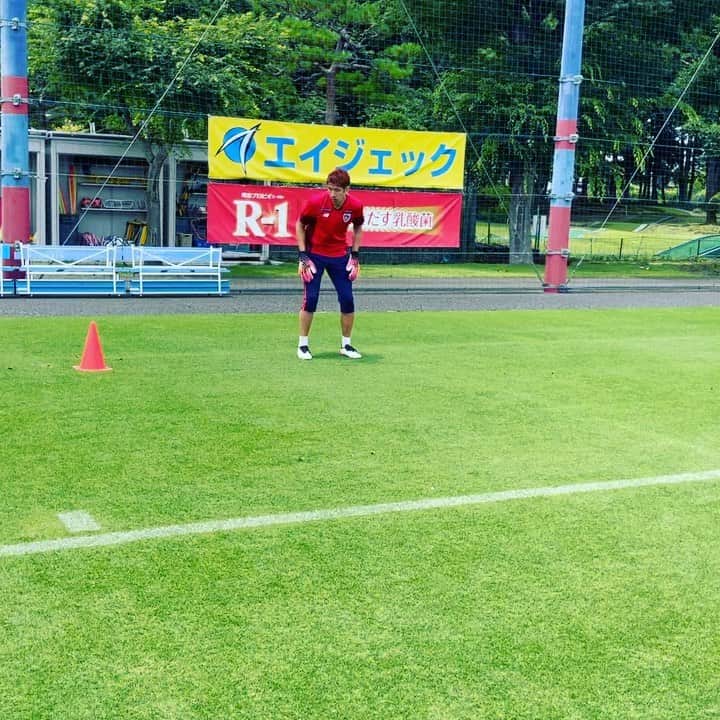 のインスタグラム：「Flying 🕺🏻 It was so hard for me 🤦 But I’m really better than last week🥴 Step-by-step 👍  ここまで飛べるように🧚‍♂️ 正直に身体はキツかったですが、充実度も高く、また確実に先週より良くなってきてて、日を追うごとに良くできる実感すらあります🙆 #pain #my #stomach #organs  #ただ油断は禁物 #前十字靭帯リハビリ」