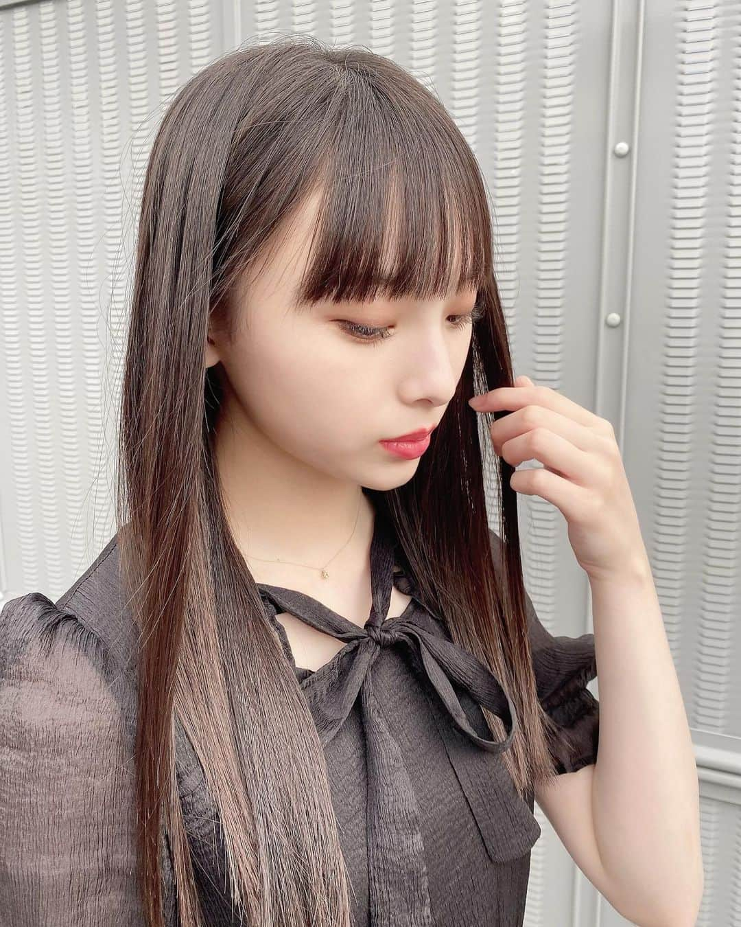 梅山恋和さんのインスタグラム写真 - (梅山恋和Instagram)「☺︎  黒のワンピース🖤  アカリンさんからのおさがり✨ ありがとうございます🤍🤍  #EATME#ワンピース #ストレートヘア#❤︎ #557#おもち映え」6月20日 18時27分 - cocona_umeyama