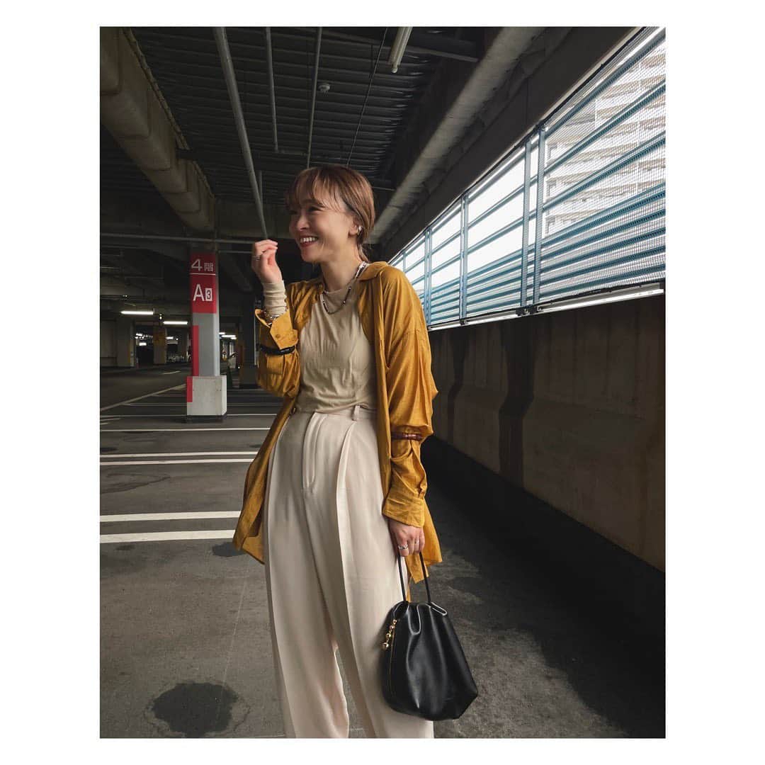 野尻美穂のインスタグラム：「皆様、YouTubeのご視聴、ご登録、そして沢山のコメントありがとうございます🥺🤍 幸せや〜😭💞 とホクホクした休日でした。 さ、次に取り掛かります！ 是非楽しくゆる〜くファッションて楽しいなぁと、観ていただけたら嬉しいです！ どうぞ宜しくお願いいたします☺️  プロフィールにもURL貼ったよ☝️ #チャンネル登録お願いします」