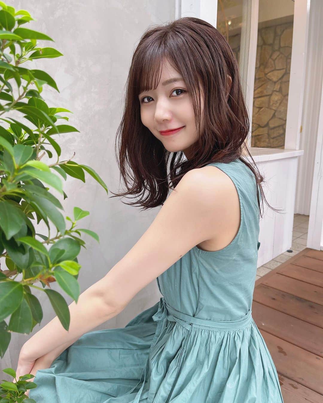 杉浦みずきのインスタグラム：「. いめちぇんーぬ！ 髪結構ばっさり切りました〜✂︎ ありでしょうかどうでしょうか ・ ・ @tenhouo さんありがとうございました☺️  #ヘアアレンジ #ヘアカラー #アッシュカラー #ミディアムヘア #セミロングヘア」