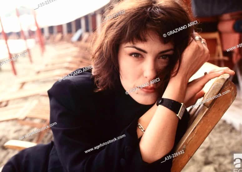 ミシェル・フォーブスのインスタグラム：「A baby mishka @ the Venice Film Festival…circa 90’s sometime…wearing a weird thing called a…wristwatch.  It told you what time it was and you wore it on your wrist.   #wristwatch #venicefilmfestival #90’s」