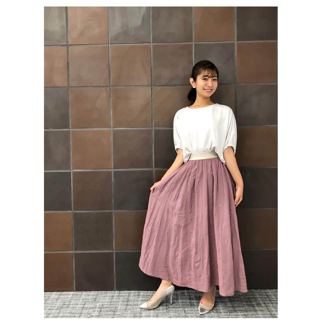 白戸ゆめのさんのインスタグラム写真 - (白戸ゆめのInstagram)「👗 . 《Fri》 tops: @ikka_official  skirt: @passione_tokyo  . このピンクの色の麻素材が とってもツボです💓 ウエストマークはゴムで楽ちんです✌️ . トップスはドルマンスリーブになっていて これまた腕の細見え効果が🤣 洋服ってほんとワクワクします✨  あすからもニュースパお願いします！ . #衣装 #女子アナ #女子アナコーデ #キャスター #アナウンサー #コーデ #ootd #全身コーデ #ikka #passione #撮影場所 #2階 #スタジオ前」6月20日 20時24分 - yumeno.s_